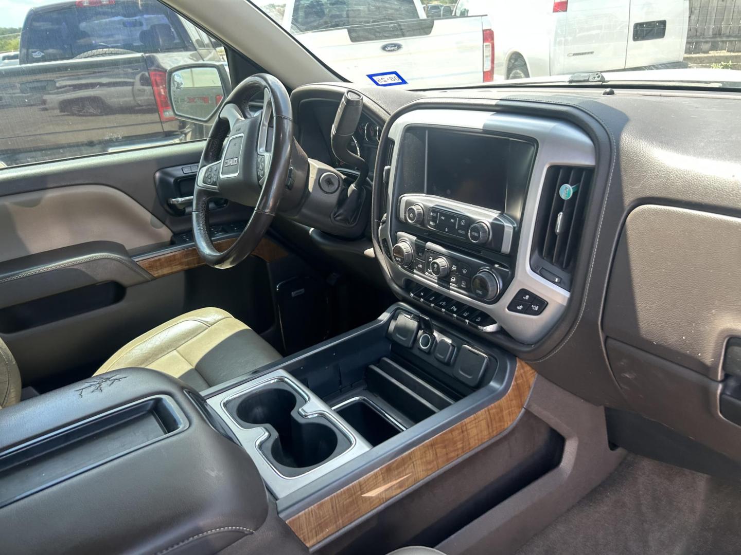 2014 White GMC Sierra 1500 SLT Crew Cab 4WD (3GTU2VEC1EG) with an 5.3L V8 OHV 16V engine, 6-Speed Automatic transmission, located at 1687 Business 35 S, New Braunfels, TX, 78130, (830) 625-7159, 29.655487, -98.051491 - Photo#3