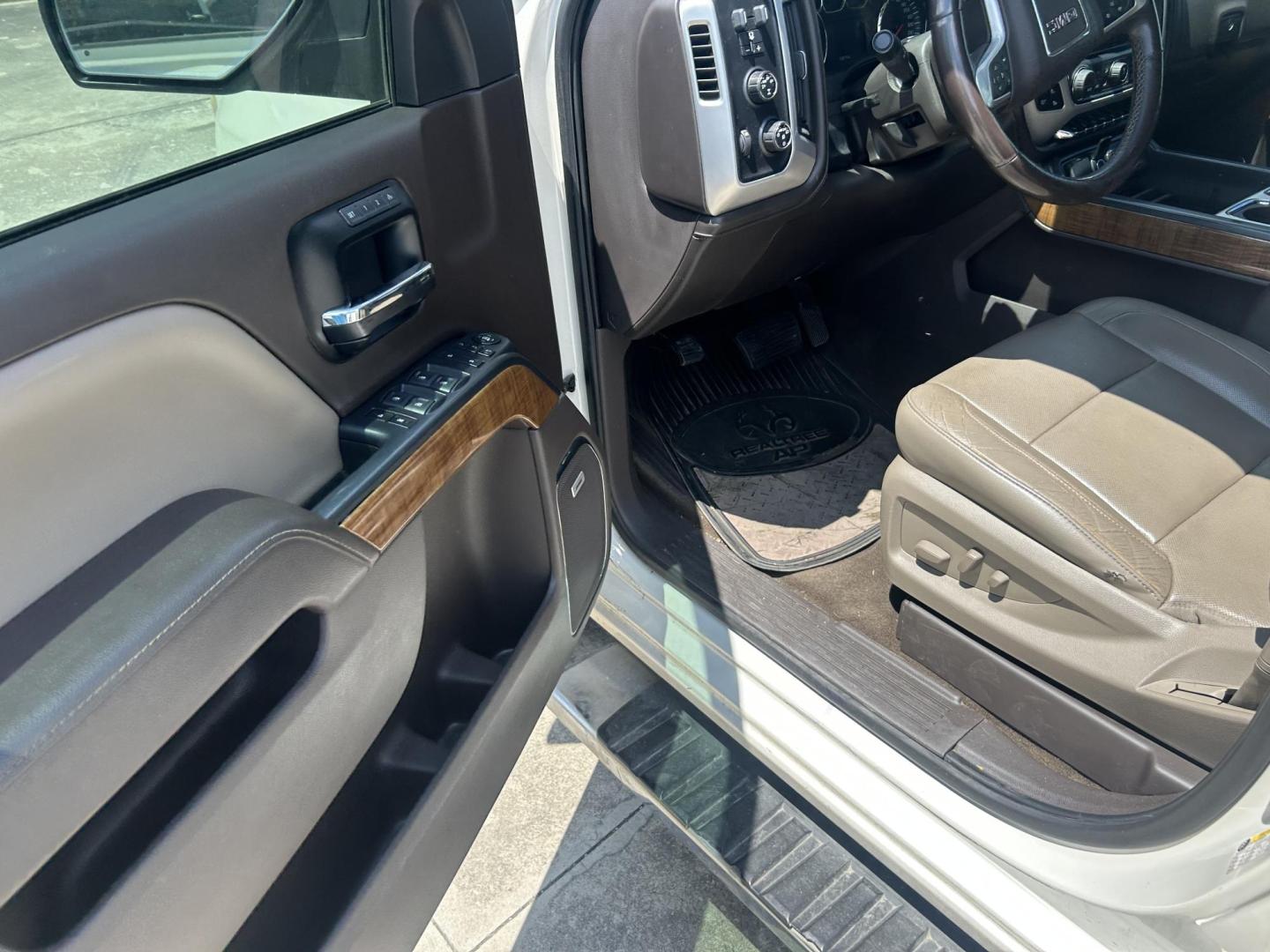 2014 White GMC Sierra 1500 SLT Crew Cab 4WD (3GTU2VEC1EG) with an 5.3L V8 OHV 16V engine, 6-Speed Automatic transmission, located at 1687 Business 35 S, New Braunfels, TX, 78130, (830) 625-7159, 29.655487, -98.051491 - Photo#9