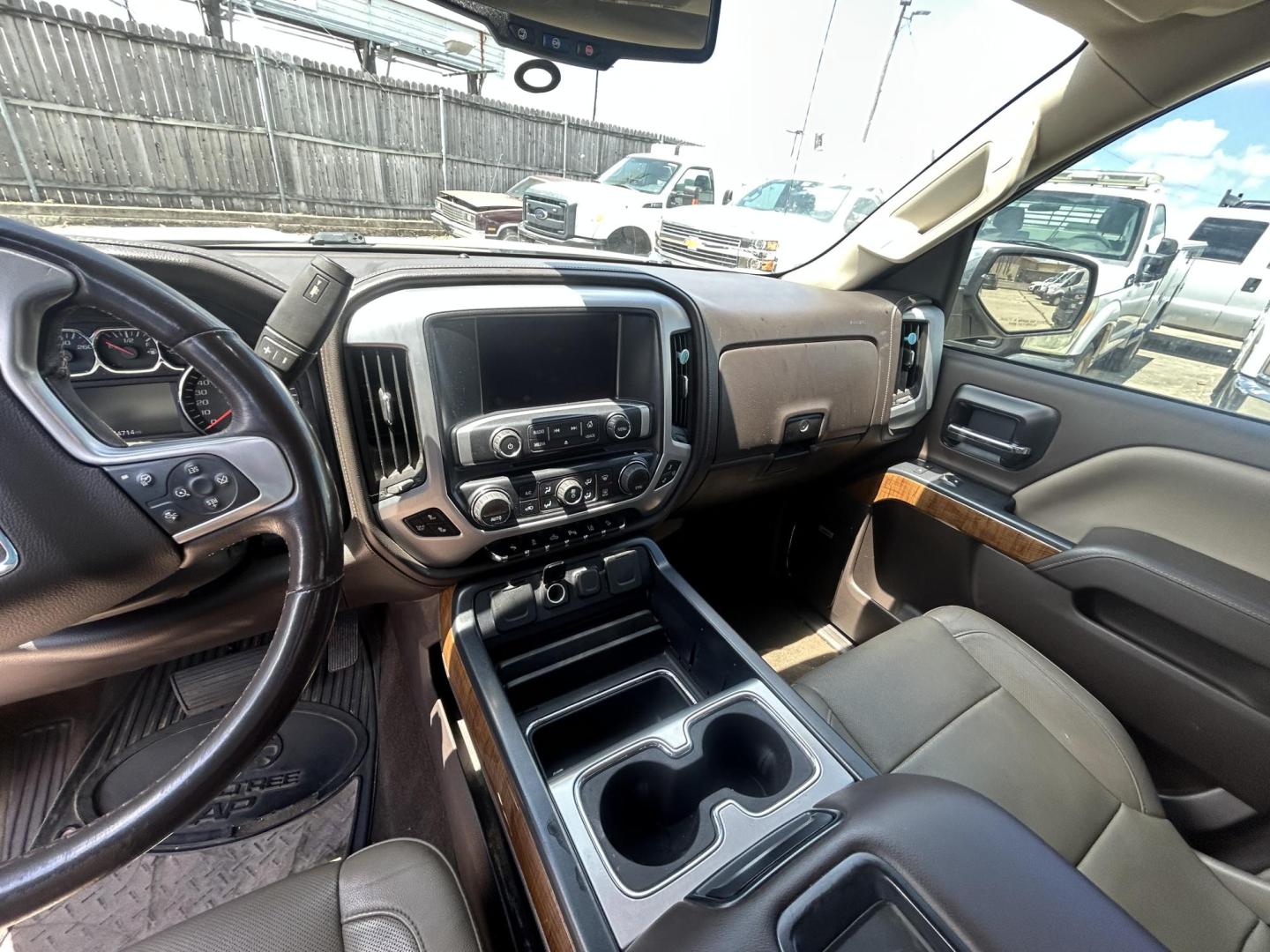 2014 White GMC Sierra 1500 SLT Crew Cab 4WD (3GTU2VEC1EG) with an 5.3L V8 OHV 16V engine, 6-Speed Automatic transmission, located at 1687 Business 35 S, New Braunfels, TX, 78130, (830) 625-7159, 29.655487, -98.051491 - Photo#12