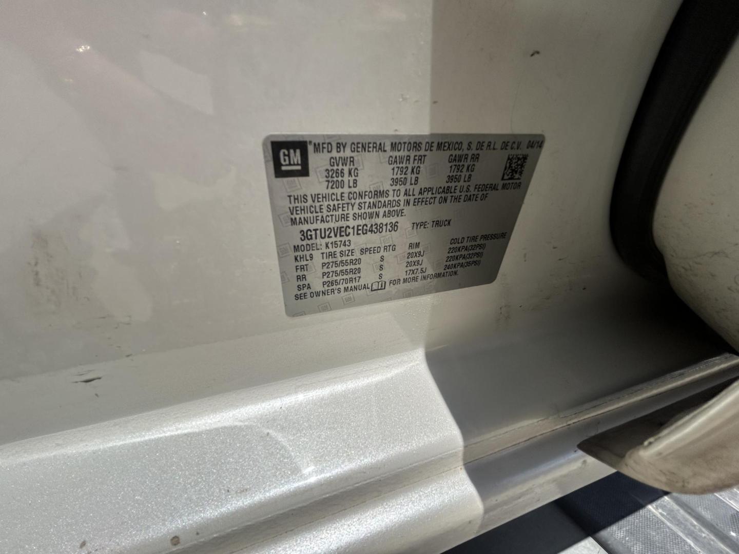2014 White GMC Sierra 1500 SLT Crew Cab 4WD (3GTU2VEC1EG) with an 5.3L V8 OHV 16V engine, 6-Speed Automatic transmission, located at 1687 Business 35 S, New Braunfels, TX, 78130, (830) 625-7159, 29.655487, -98.051491 - Photo#13