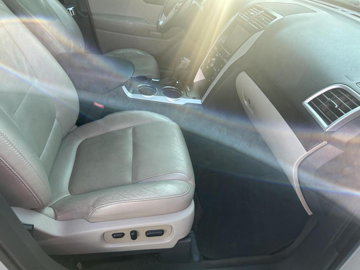 2014 Silver Ford Explorer Limited FWD (1FM5K7F94EG) with an 2.0L L4 DOHC 16V TURBO engine, 6-Speed Automatic transmission, located at 1687 Business 35 S, New Braunfels, TX, 78130, (830) 625-7159, 29.655487, -98.051491 - Photo#2
