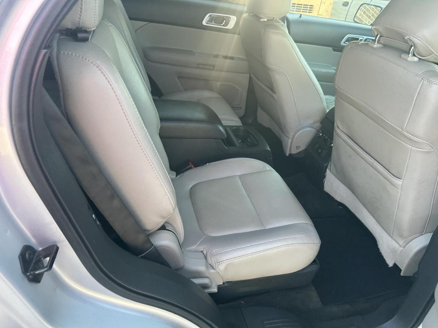 2014 Silver Ford Explorer Limited FWD (1FM5K7F94EG) with an 2.0L L4 DOHC 16V TURBO engine, 6-Speed Automatic transmission, located at 1687 Business 35 S, New Braunfels, TX, 78130, (830) 625-7159, 29.655487, -98.051491 - Photo#4