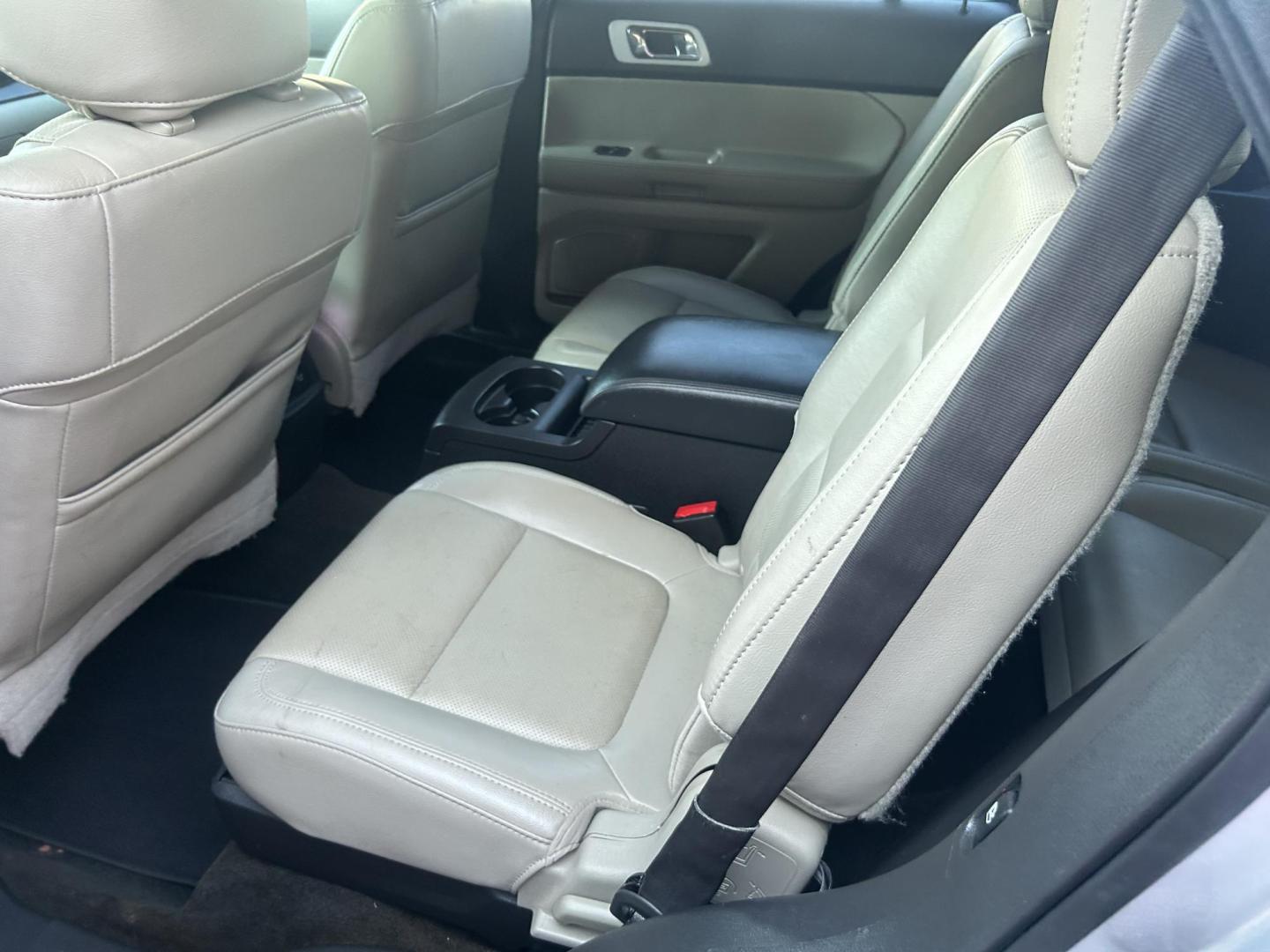 2014 Silver Ford Explorer Limited FWD (1FM5K7F94EG) with an 2.0L L4 DOHC 16V TURBO engine, 6-Speed Automatic transmission, located at 1687 Business 35 S, New Braunfels, TX, 78130, (830) 625-7159, 29.655487, -98.051491 - Photo#9