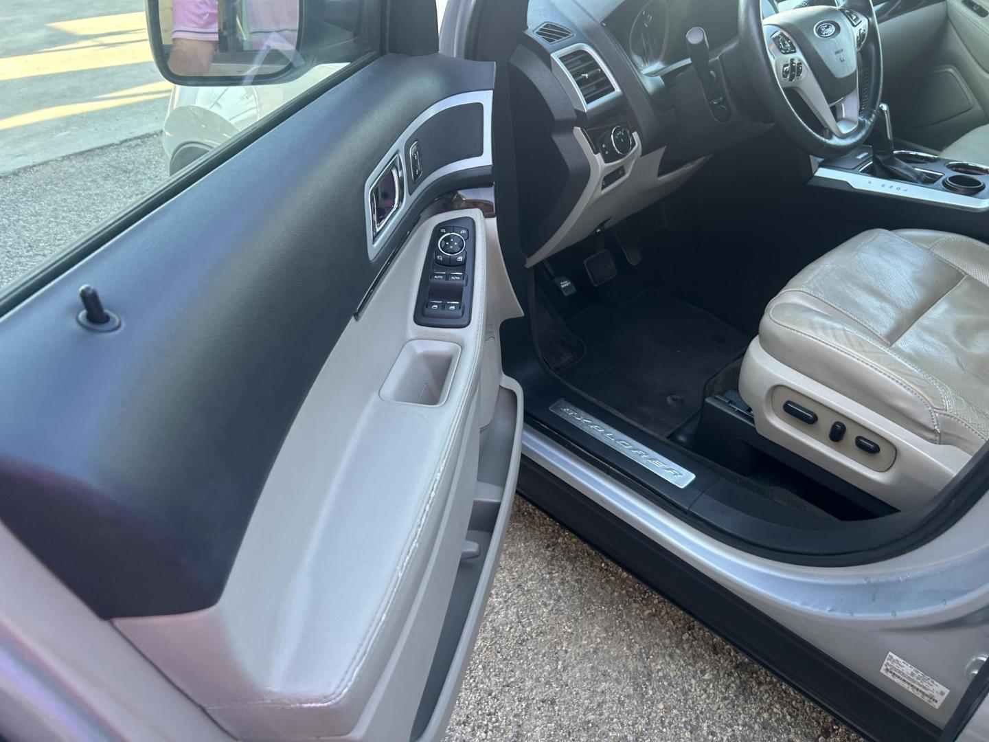 2014 Silver Ford Explorer Limited FWD (1FM5K7F94EG) with an 2.0L L4 DOHC 16V TURBO engine, 6-Speed Automatic transmission, located at 1687 Business 35 S, New Braunfels, TX, 78130, (830) 625-7159, 29.655487, -98.051491 - Photo#10