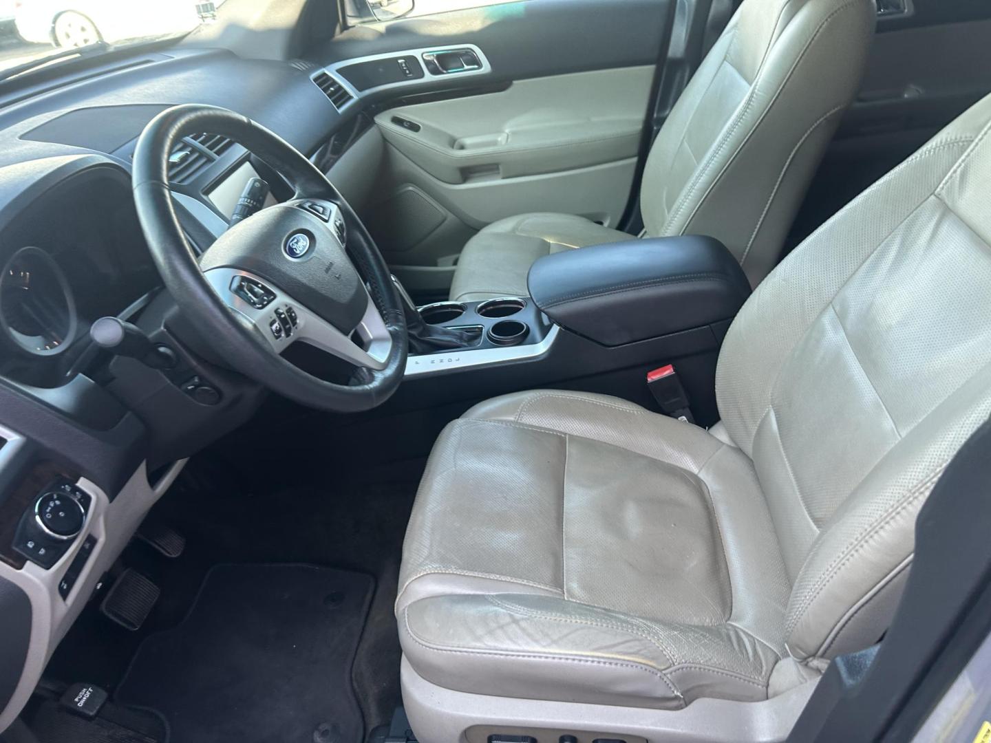 2014 Silver Ford Explorer Limited FWD (1FM5K7F94EG) with an 2.0L L4 DOHC 16V TURBO engine, 6-Speed Automatic transmission, located at 1687 Business 35 S, New Braunfels, TX, 78130, (830) 625-7159, 29.655487, -98.051491 - Photo#11