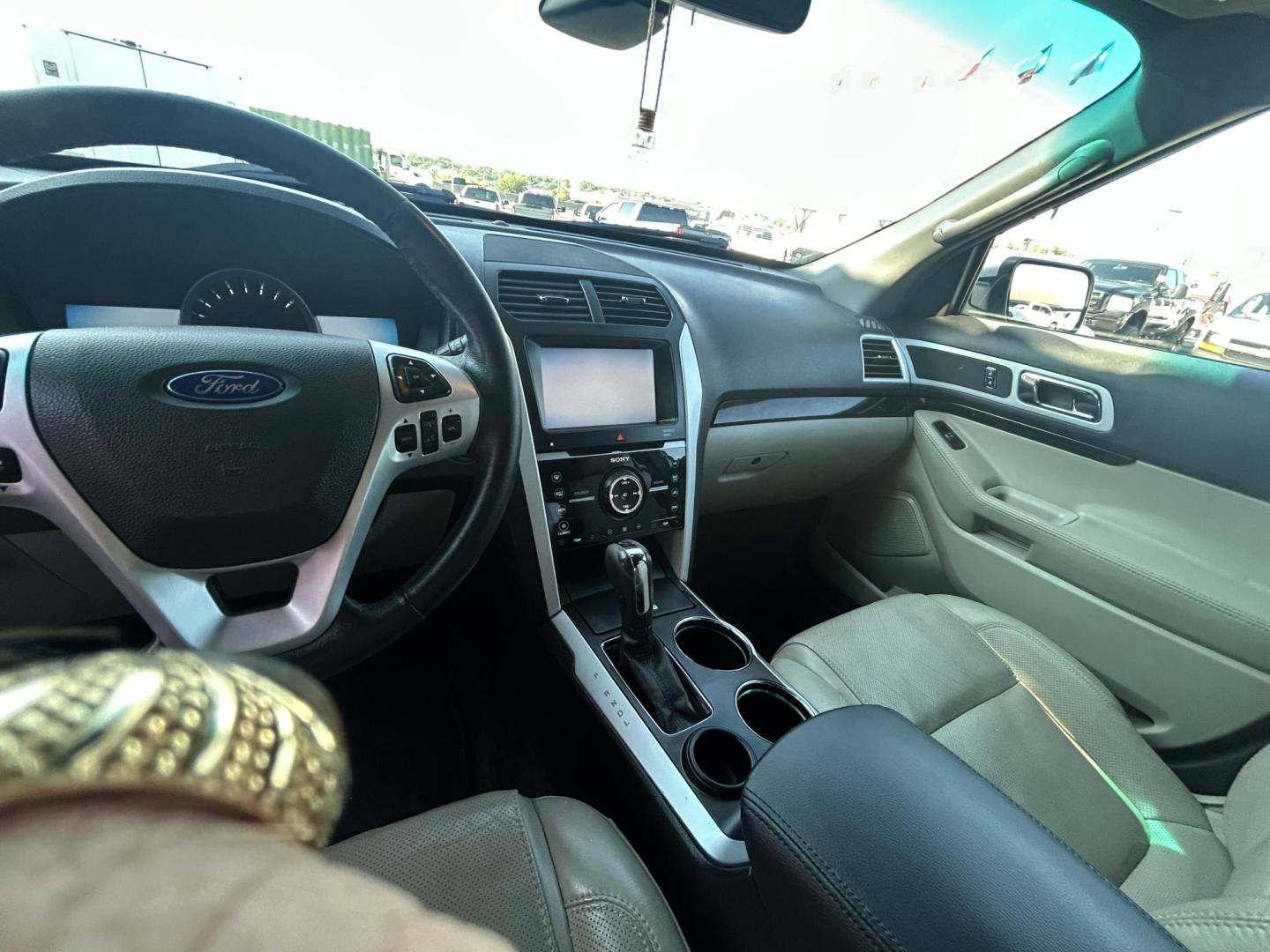 2014 Silver Ford Explorer Limited FWD (1FM5K7F94EG) with an 2.0L L4 DOHC 16V TURBO engine, 6-Speed Automatic transmission, located at 1687 Business 35 S, New Braunfels, TX, 78130, (830) 625-7159, 29.655487, -98.051491 - Photo#13
