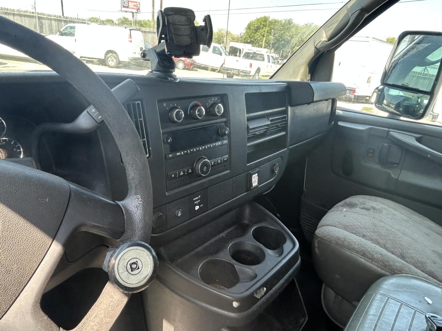 2015 White Chevrolet Express G3500 (1GB0G2CF0F1) with an 4.8L V8 FFV engine, 6-Speed Automatic transmission, located at 1687 Business 35 S, New Braunfels, TX, 78130, (830) 625-7159, 29.655487, -98.051491 - Photo#7