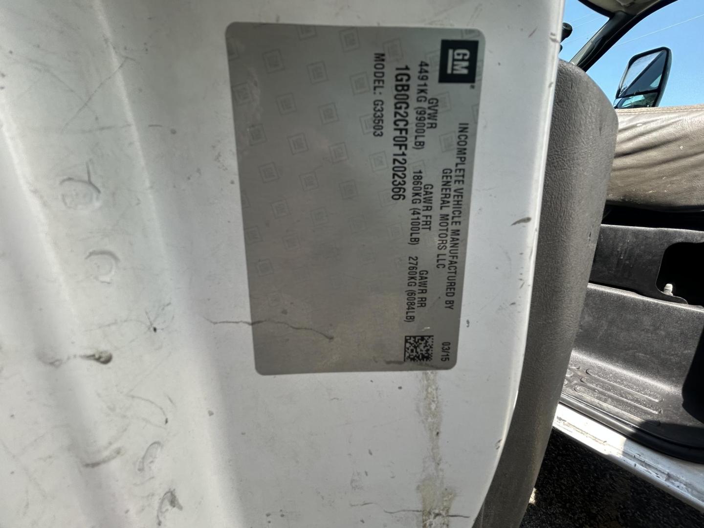 2015 White Chevrolet Express G3500 (1GB0G2CF0F1) with an 4.8L V8 FFV engine, 6-Speed Automatic transmission, located at 1687 Business 35 S, New Braunfels, TX, 78130, (830) 625-7159, 29.655487, -98.051491 - Photo#9