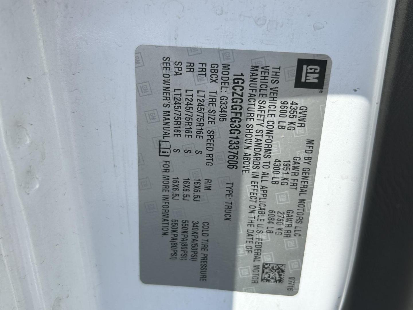 2016 White Chevrolet Express 3500 Cargo (1GCZGGFG3G1) with an 6.0L V8 OHV 16V FFV engine, 6A transmission, located at 1687 Business 35 S, New Braunfels, TX, 78130, (830) 625-7159, 29.655487, -98.051491 - Photo#15