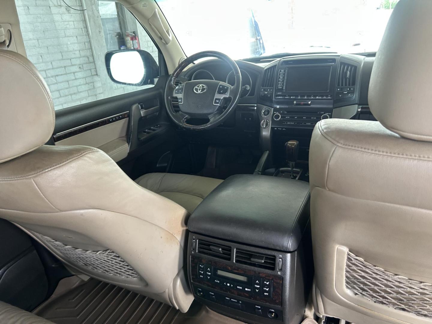 2010 Blue /Tan Toyota Land Cruiser 4WD (JTMHY7AJ0A5) with an 5.7L V8 DOHC 32V engine, 6-Speed Automatic transmission, located at 1687 Business 35 S, New Braunfels, TX, 78130, (830) 625-7159, 29.655487, -98.051491 - Photo#5