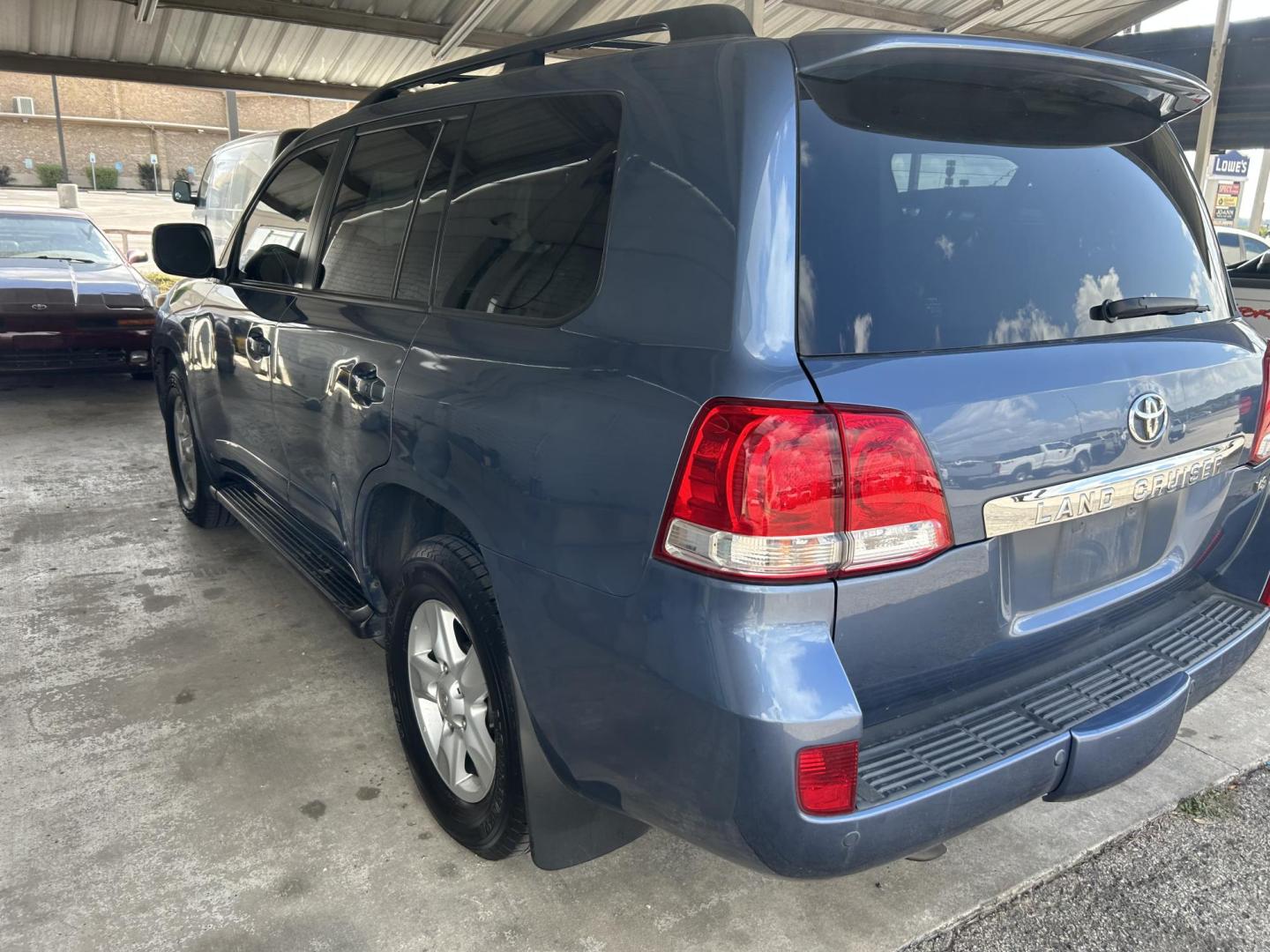 2010 Blue /Tan Toyota Land Cruiser 4WD (JTMHY7AJ0A5) with an 5.7L V8 DOHC 32V engine, 6-Speed Automatic transmission, located at 1687 Business 35 S, New Braunfels, TX, 78130, (830) 625-7159, 29.655487, -98.051491 - Photo#8