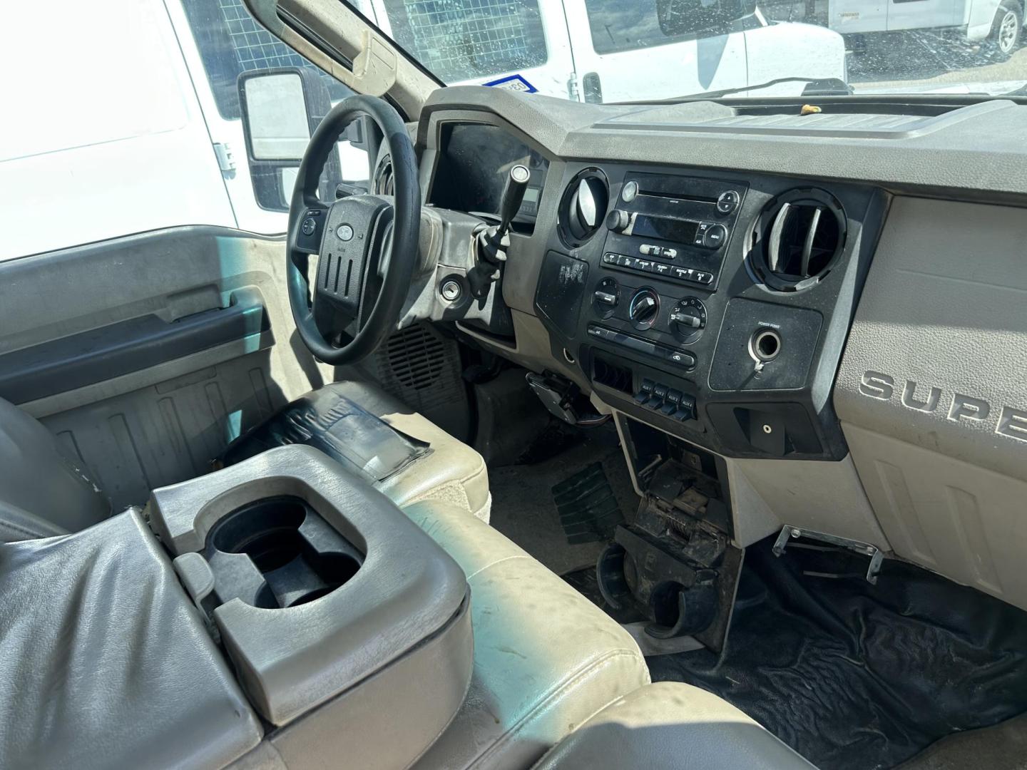 2008 White Ford F-350 SD XL Crew Cab DRW 2WD (1FDWW36R98E) with an 6.4L V8 OHV 32V TURBO DIESEL engine, located at 1687 Business 35 S, New Braunfels, TX, 78130, (830) 625-7159, 29.655487, -98.051491 - Photo#3