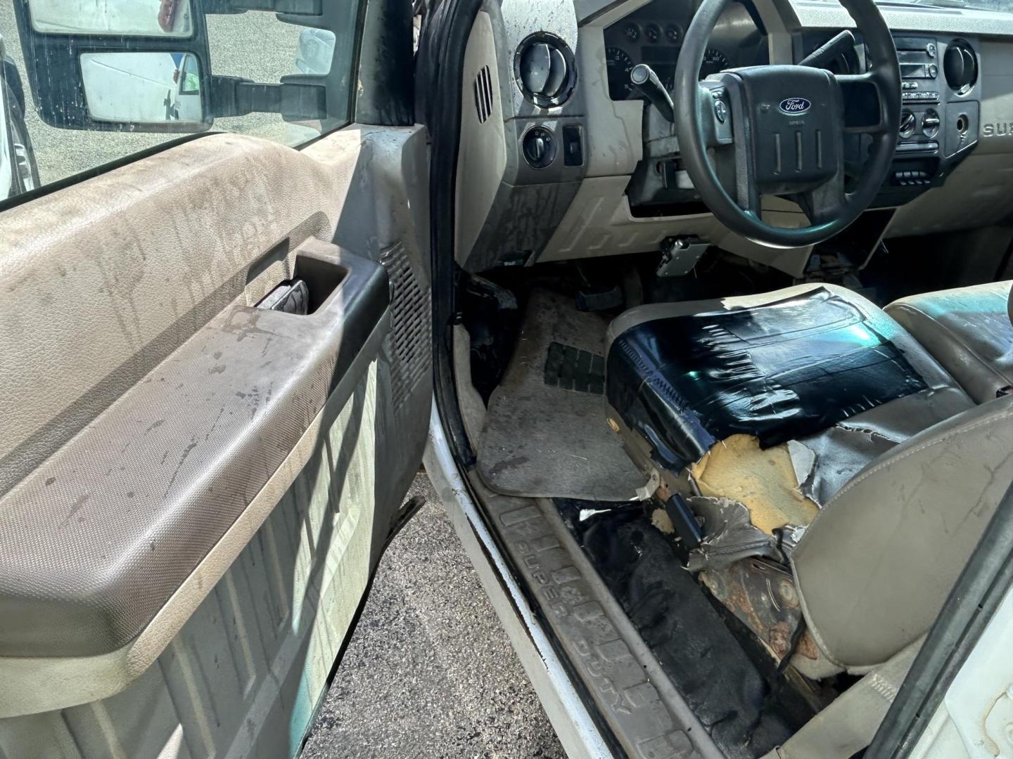 2008 White Ford F-350 SD XL Crew Cab DRW 2WD (1FDWW36R98E) with an 6.4L V8 OHV 32V TURBO DIESEL engine, located at 1687 Business 35 S, New Braunfels, TX, 78130, (830) 625-7159, 29.655487, -98.051491 - Photo#8