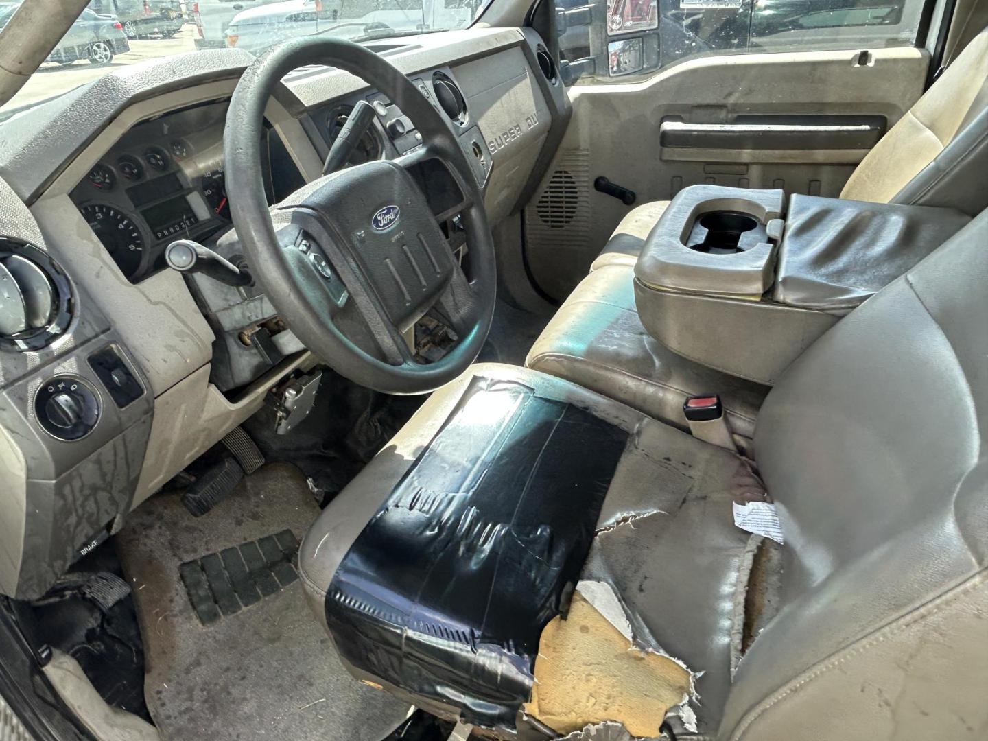 2008 White Ford F-350 SD XL Crew Cab DRW 2WD (1FDWW36R98E) with an 6.4L V8 OHV 32V TURBO DIESEL engine, located at 1687 Business 35 S, New Braunfels, TX, 78130, (830) 625-7159, 29.655487, -98.051491 - Photo#9