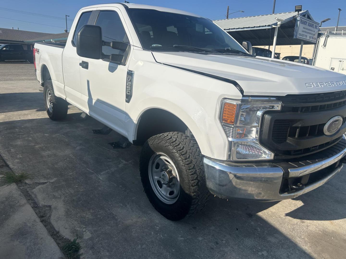2021 White Ford F-250 SD XLT SuperCab Long Bed 4WD (1FT7X2B69ME) with an 6.2L V8 OHV 16V engine, 6A transmission, located at 1687 Business 35 S, New Braunfels, TX, 78130, (830) 625-7159, 29.655487, -98.051491 - Photo#1