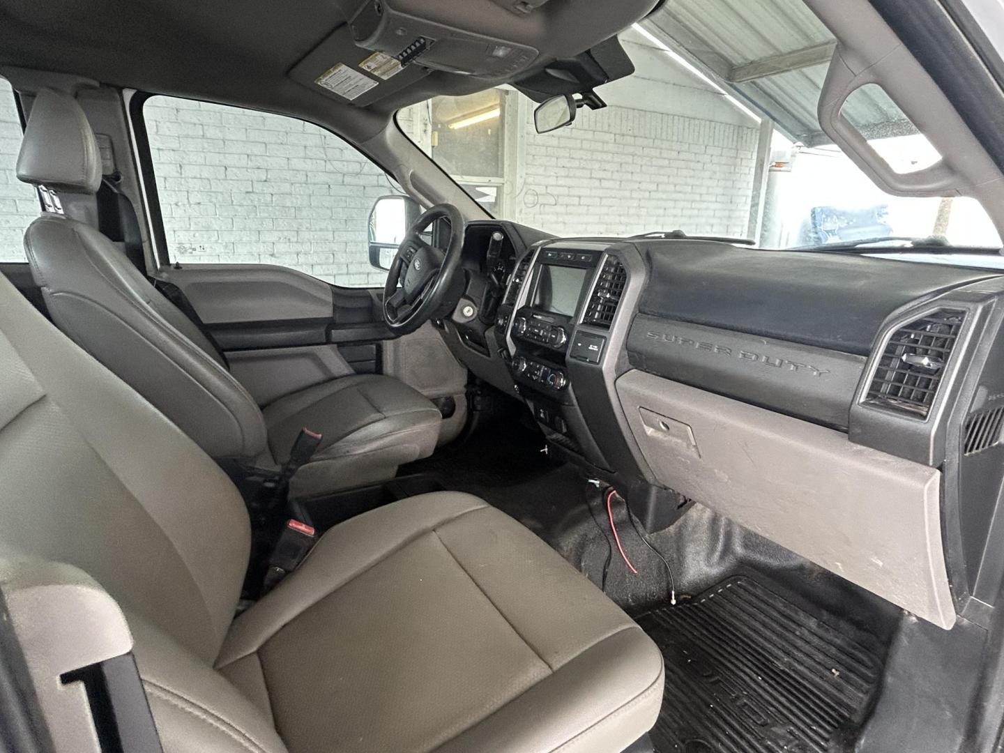 2021 White Ford F-250 SD XLT SuperCab Long Bed 4WD (1FT7X2B69ME) with an 6.2L V8 OHV 16V engine, 6A transmission, located at 1687 Business 35 S, New Braunfels, TX, 78130, (830) 625-7159, 29.655487, -98.051491 - Photo#8