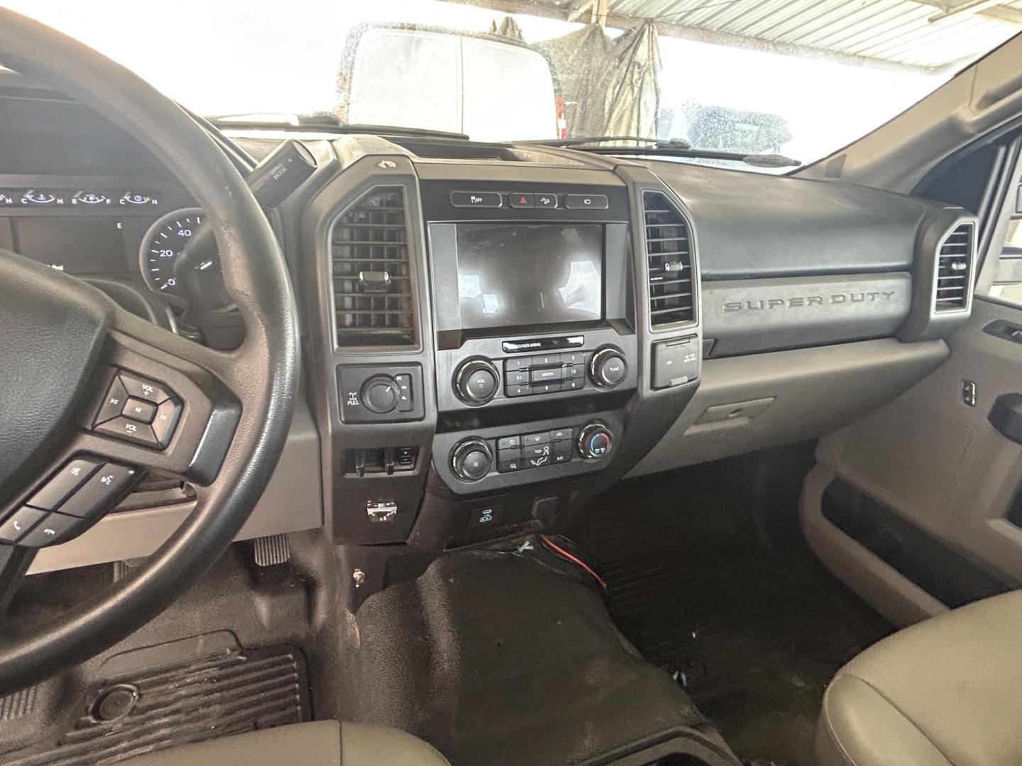 2021 White Ford F-250 SD XLT SuperCab Long Bed 4WD (1FT7X2B69ME) with an 6.2L V8 OHV 16V engine, 6A transmission, located at 1687 Business 35 S, New Braunfels, TX, 78130, (830) 625-7159, 29.655487, -98.051491 - Photo#13