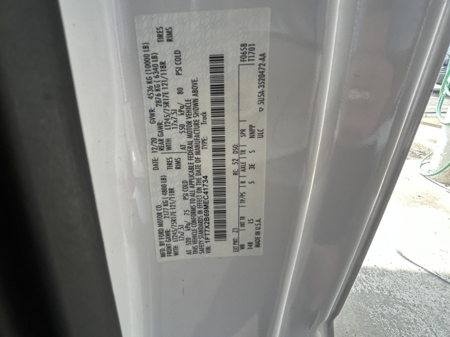 2021 White Ford F-250 SD XLT SuperCab Long Bed 4WD (1FT7X2B69ME) with an 6.2L V8 OHV 16V engine, 6A transmission, located at 1687 Business 35 S, New Braunfels, TX, 78130, (830) 625-7159, 29.655487, -98.051491 - Photo#17