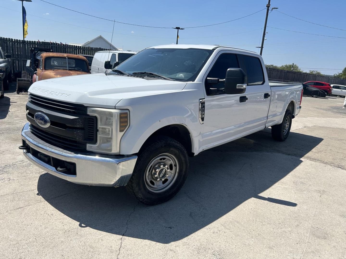 2017 White Ford F-250 SD King Ranch Crew Cab 2WD (1FT7W2A61HE) with an 6.2L V8 OHV 16V engine, 6A transmission, located at 1687 Business 35 S, New Braunfels, TX, 78130, (830) 625-7159, 29.655487, -98.051491 - Photo#0