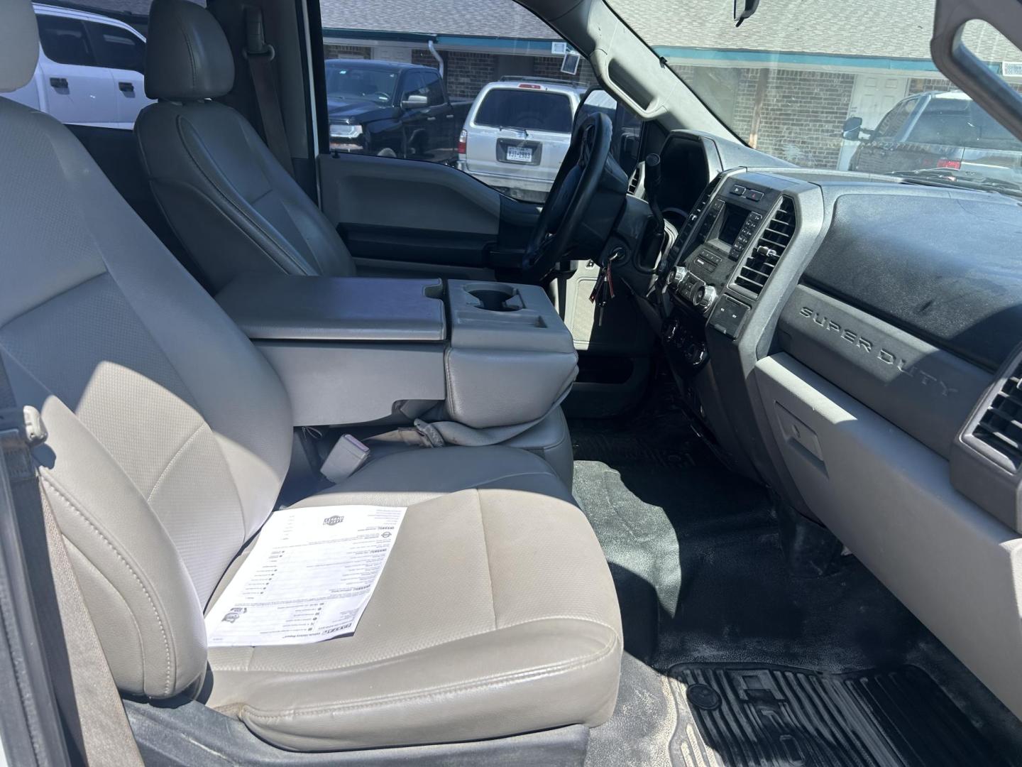 2017 White Ford F-250 SD King Ranch Crew Cab 2WD (1FT7W2A61HE) with an 6.2L V8 OHV 16V engine, 6A transmission, located at 1687 Business 35 S, New Braunfels, TX, 78130, (830) 625-7159, 29.655487, -98.051491 - Photo#2