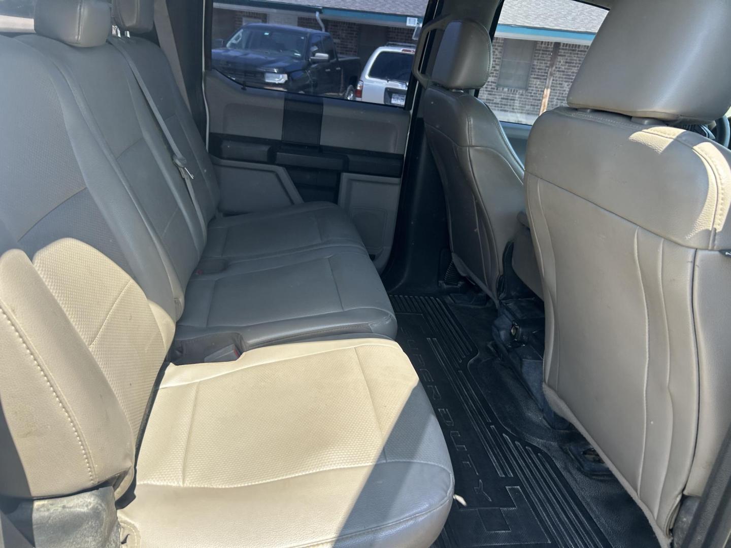 2017 White Ford F-250 SD King Ranch Crew Cab 2WD (1FT7W2A61HE) with an 6.2L V8 OHV 16V engine, 6A transmission, located at 1687 Business 35 S, New Braunfels, TX, 78130, (830) 625-7159, 29.655487, -98.051491 - Photo#4