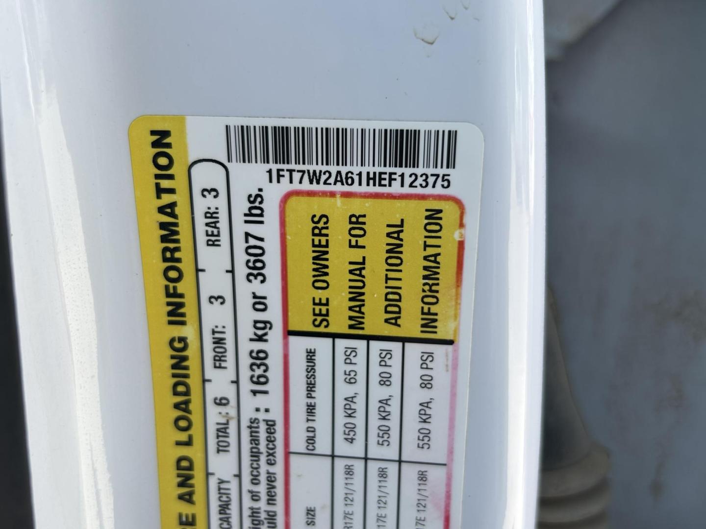 2017 White Ford F-250 SD King Ranch Crew Cab 2WD (1FT7W2A61HE) with an 6.2L V8 OHV 16V engine, 6A transmission, located at 1687 Business 35 S, New Braunfels, TX, 78130, (830) 625-7159, 29.655487, -98.051491 - Photo#12