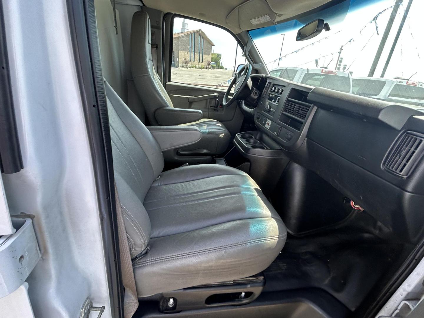 2017 White Chevrolet Express 2500 Cargo van (1GCWGAFF8H1) with an 4.8L V8 FFV engine, 6A transmission, located at 1687 Business 35 S, New Braunfels, TX, 78130, (830) 625-7159, 29.655487, -98.051491 - Photo#2