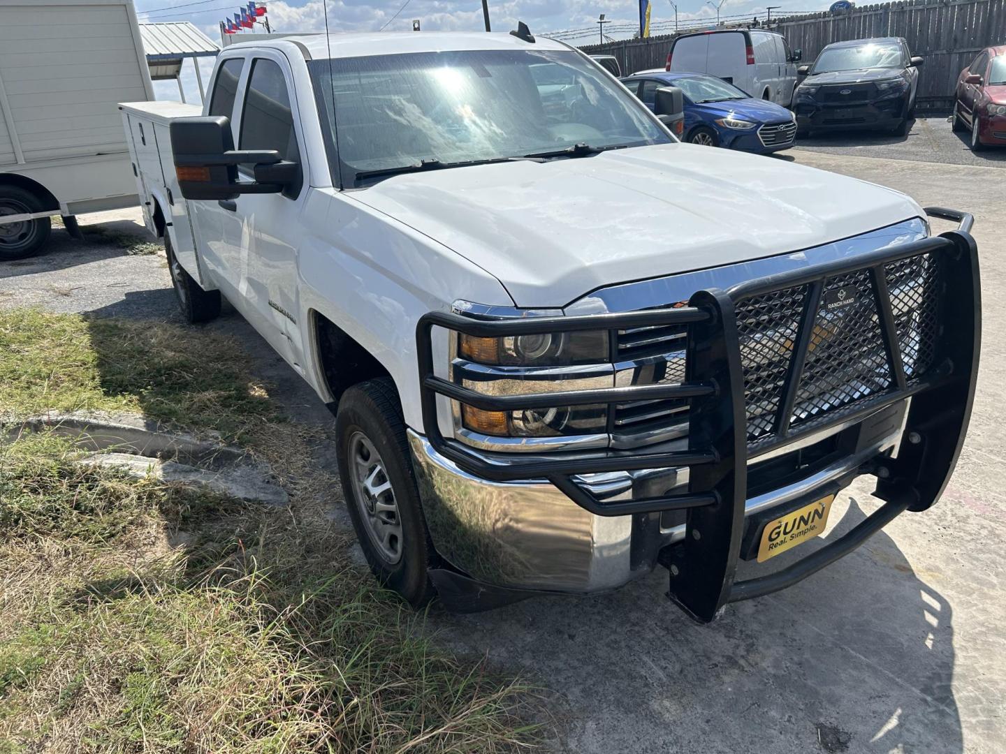 2017 White Chevrolet Silverado 2500HD Work Truck Double Cab 2WD (1GC2CUEG9HZ) with an 6.0L V8 OHV 16V FFV engine, 6A transmission, located at 1687 Business 35 S, New Braunfels, TX, 78130, (830) 625-7159, 29.655487, -98.051491 - Photo#1