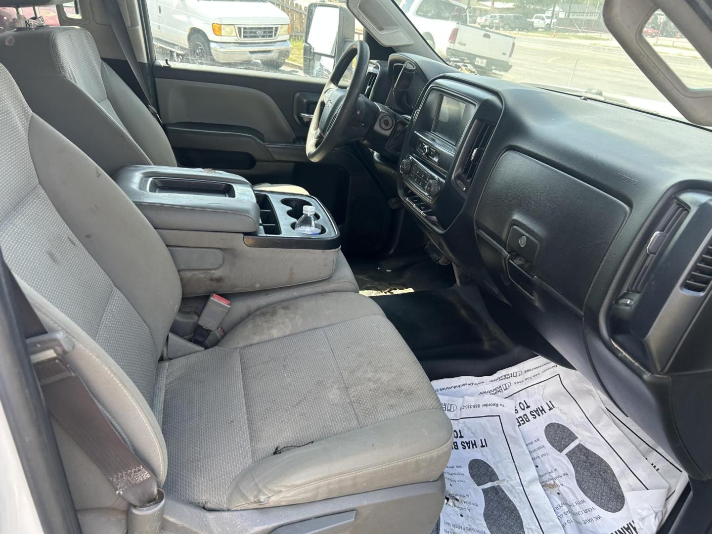 2017 White Chevrolet Silverado 2500HD Work Truck Double Cab 2WD (1GC2CUEG9HZ) with an 6.0L V8 OHV 16V FFV engine, 6A transmission, located at 1687 Business 35 S, New Braunfels, TX, 78130, (830) 625-7159, 29.655487, -98.051491 - Photo#2