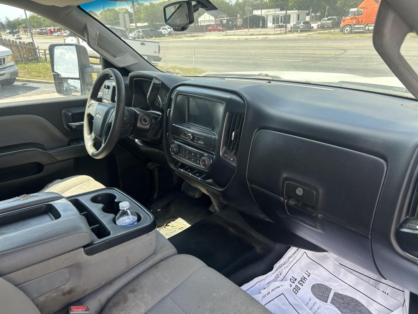 2017 White Chevrolet Silverado 2500HD Work Truck Double Cab 2WD (1GC2CUEG9HZ) with an 6.0L V8 OHV 16V FFV engine, 6A transmission, located at 1687 Business 35 S, New Braunfels, TX, 78130, (830) 625-7159, 29.655487, -98.051491 - Photo#3