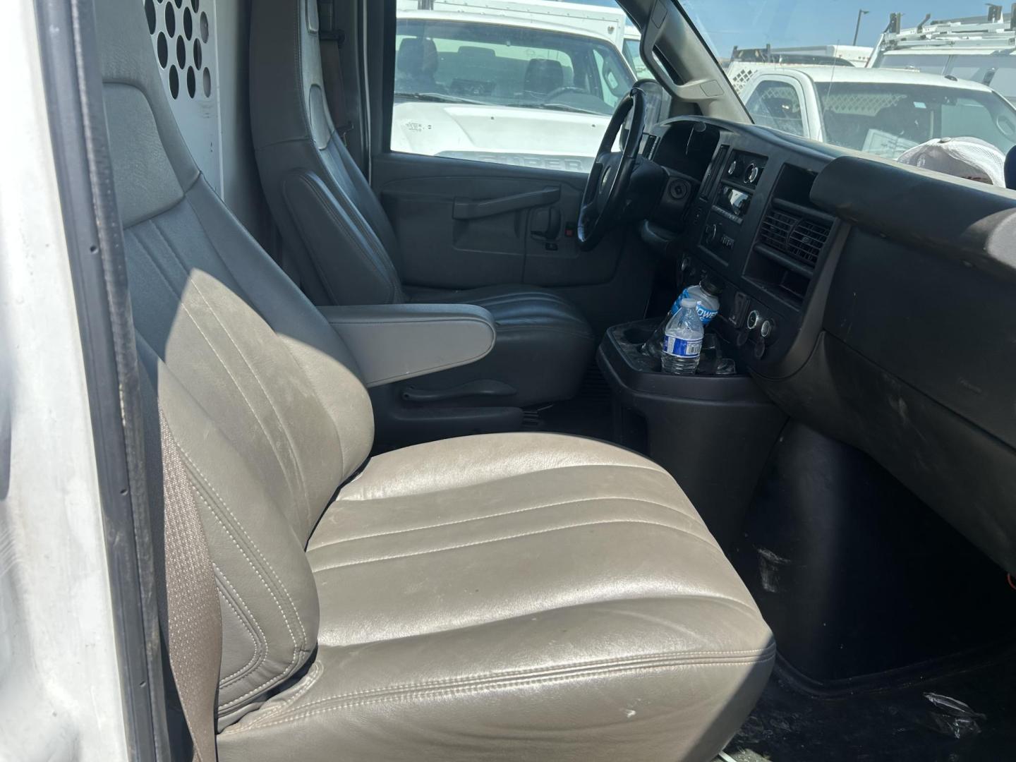 2020 White Chevrolet Express 2500 Cargo (1GCWGAFP9L1) with an 4.3L V6 engine, 6A transmission, located at 1687 Business 35 S, New Braunfels, TX, 78130, (830) 625-7159, 29.655487, -98.051491 - Photo#2