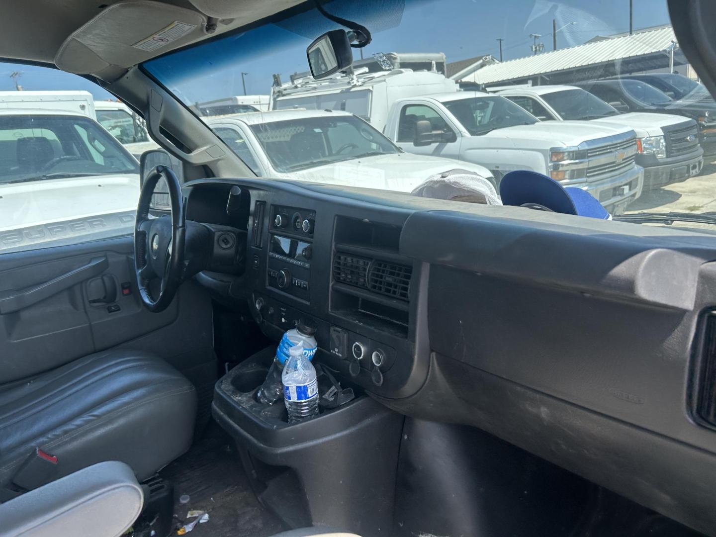 2020 White Chevrolet Express 2500 Cargo (1GCWGAFP9L1) with an 4.3L V6 engine, 6A transmission, located at 1687 Business 35 S, New Braunfels, TX, 78130, (830) 625-7159, 29.655487, -98.051491 - Photo#3