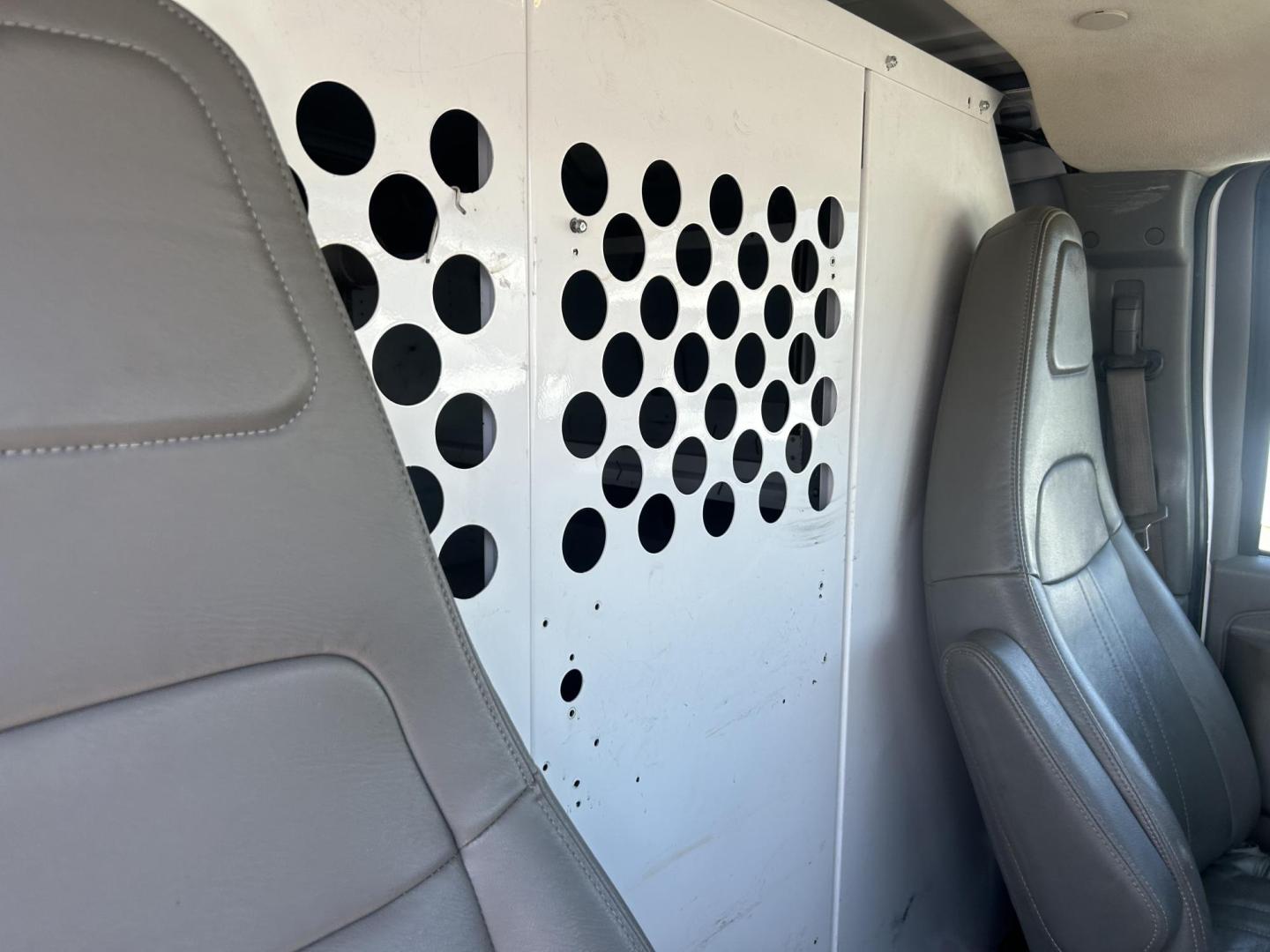 2020 White Chevrolet Express 2500 Cargo (1GCWGAFP9L1) with an 4.3L V6 engine, 6A transmission, located at 1687 Business 35 S, New Braunfels, TX, 78130, (830) 625-7159, 29.655487, -98.051491 - Photo#4