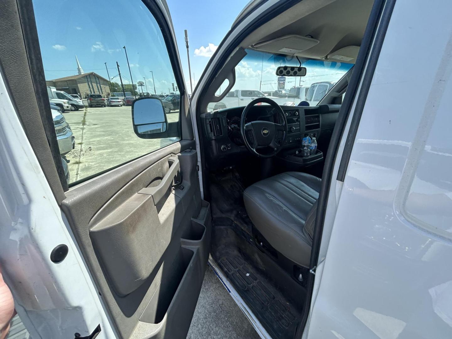 2020 White Chevrolet Express 2500 Cargo (1GCWGAFP9L1) with an 4.3L V6 engine, 6A transmission, located at 1687 Business 35 S, New Braunfels, TX, 78130, (830) 625-7159, 29.655487, -98.051491 - Photo#9