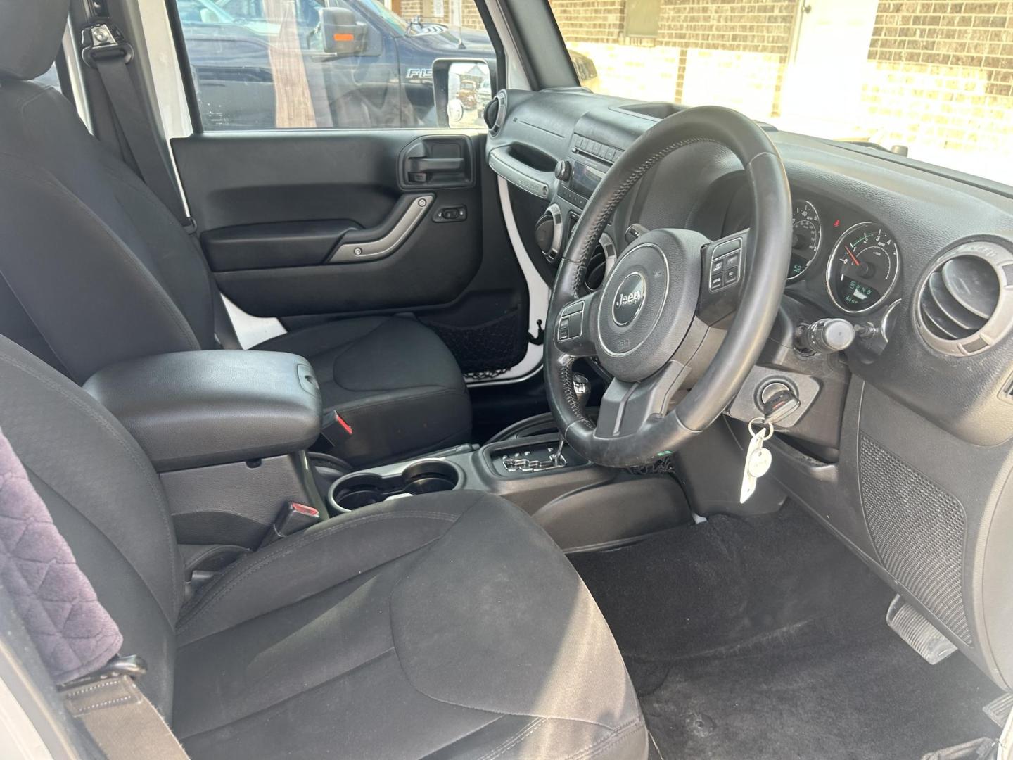 2017 White Jeep Wrangler Unlimited Sport 4WD RHD (1C4BJWKG6HL) with an 3.6L V6 DOHC 24V FFV engine, located at 1687 Business 35 S, New Braunfels, TX, 78130, (830) 625-7159, 29.655487, -98.051491 - Photo#5