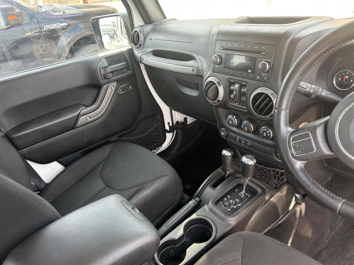 2017 White Jeep Wrangler Unlimited Sport 4WD RHD (1C4BJWKG6HL) with an 3.6L V6 DOHC 24V FFV engine, located at 1687 Business 35 S, New Braunfels, TX, 78130, (830) 625-7159, 29.655487, -98.051491 - Photo#6