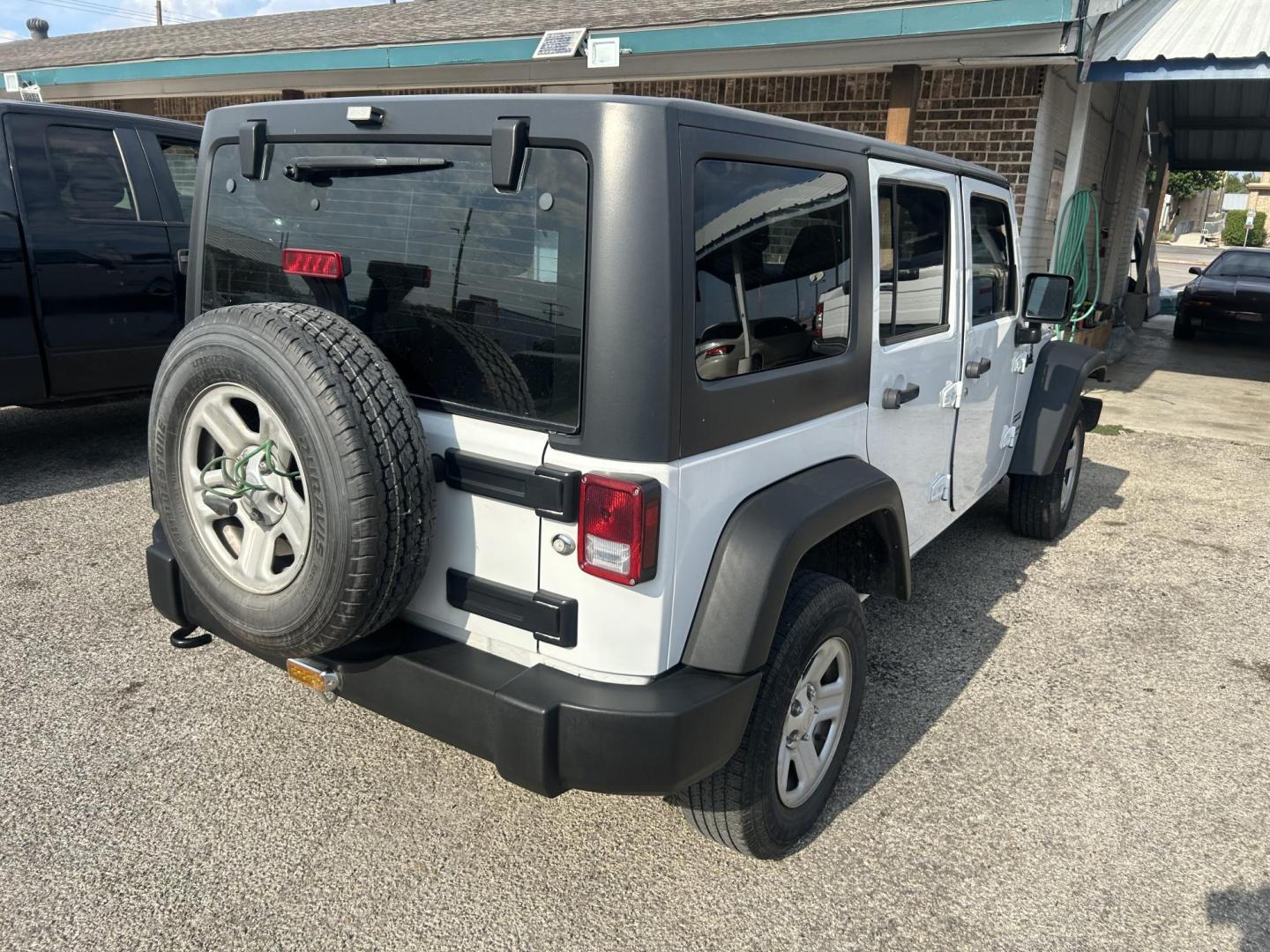 2017 White Jeep Wrangler Unlimited Sport 4WD RHD (1C4BJWKG6HL) with an 3.6L V6 DOHC 24V FFV engine, located at 1687 Business 35 S, New Braunfels, TX, 78130, (830) 625-7159, 29.655487, -98.051491 - Photo#1