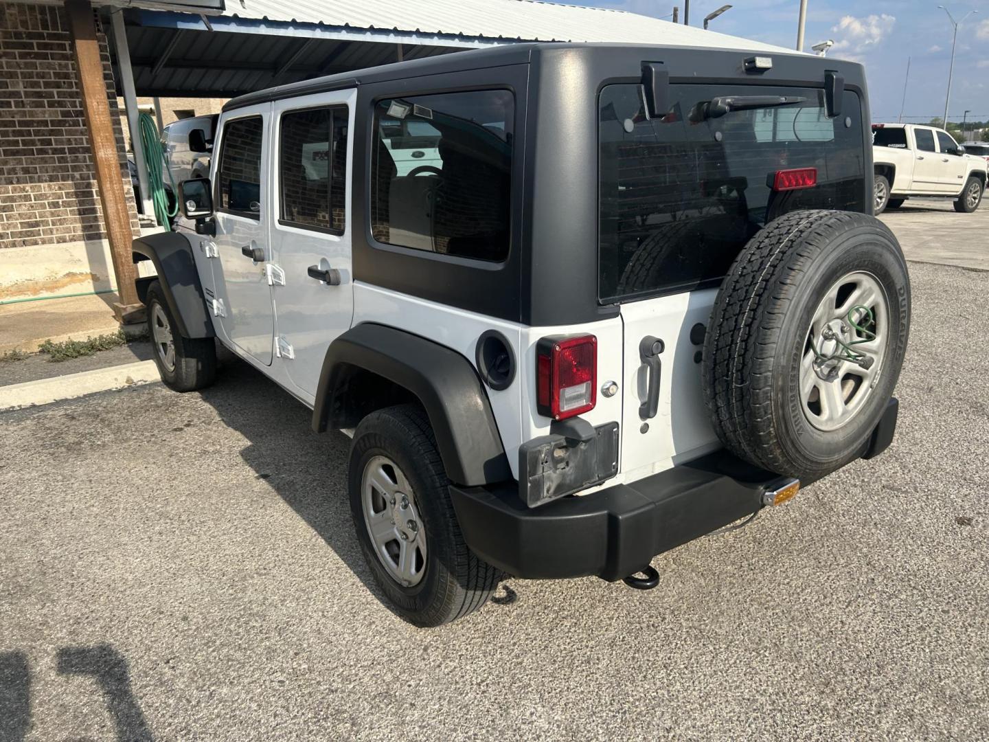 2017 White Jeep Wrangler Unlimited Sport 4WD RHD (1C4BJWKG6HL) with an 3.6L V6 DOHC 24V FFV engine, located at 1687 Business 35 S, New Braunfels, TX, 78130, (830) 625-7159, 29.655487, -98.051491 - Photo#2