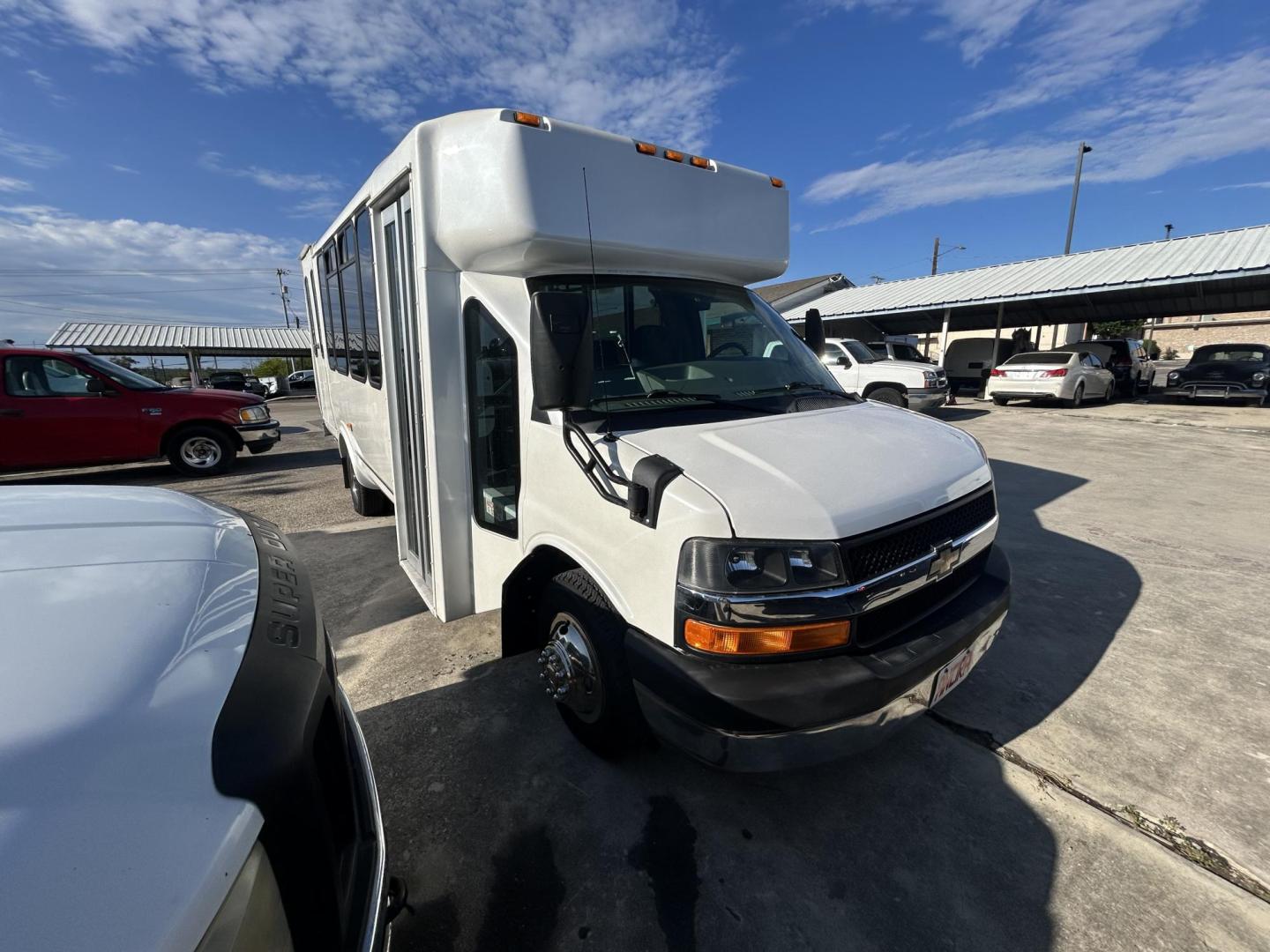 2010 White Chevrolet Express G4500 (1GB9G5AL7A1) with an 6.0L V8 OHV 32V TURBO DIESEL engine, 4-Speed Automatic transmission, located at 1687 Business 35 S, New Braunfels, TX, 78130, (830) 625-7159, 29.655487, -98.051491 - Photo#1