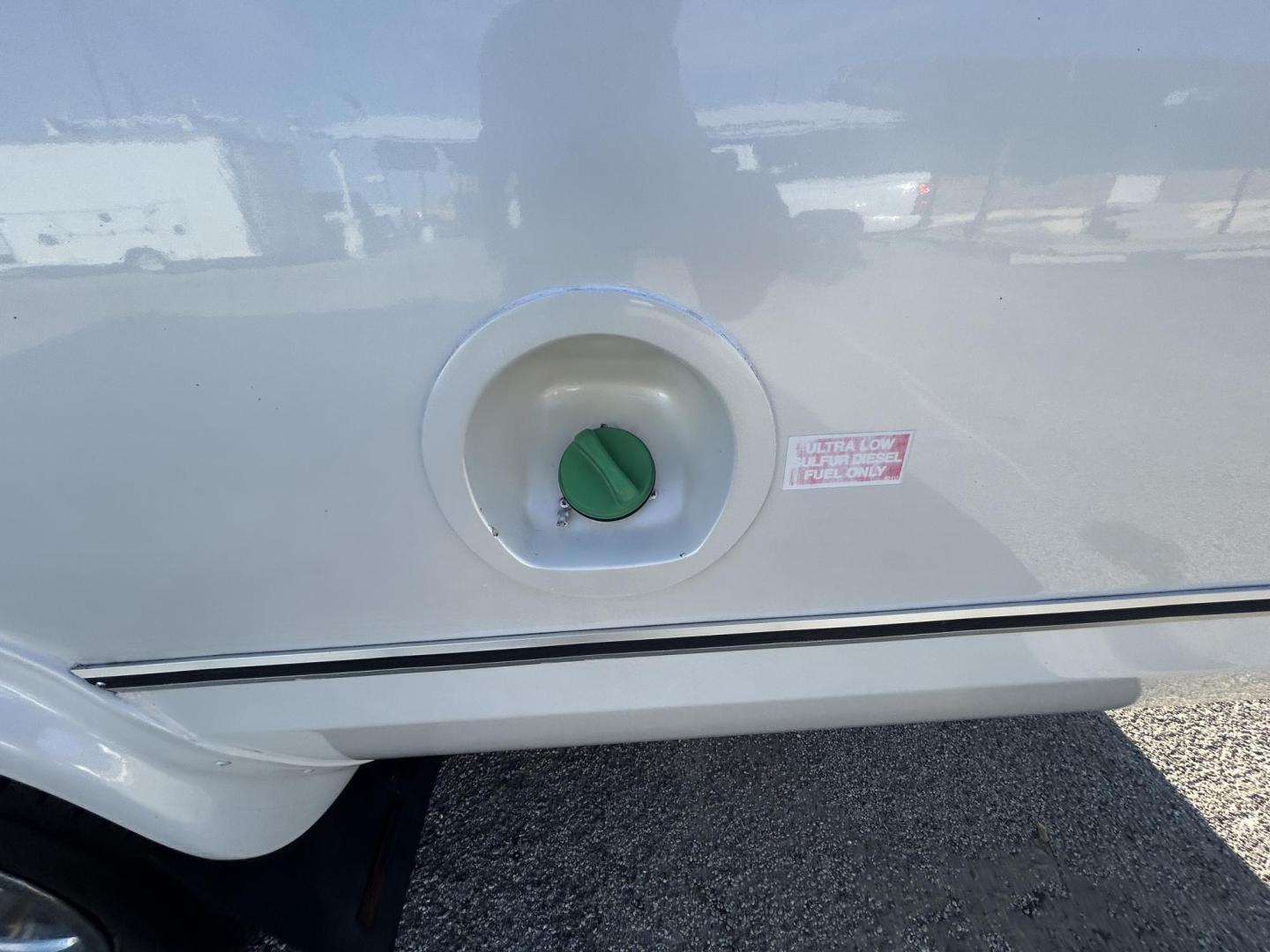 2010 White Chevrolet Express G4500 (1GB9G5AL7A1) with an 6.0L V8 OHV 32V TURBO DIESEL engine, 4-Speed Automatic transmission, located at 1687 Business 35 S, New Braunfels, TX, 78130, (830) 625-7159, 29.655487, -98.051491 - Photo#10
