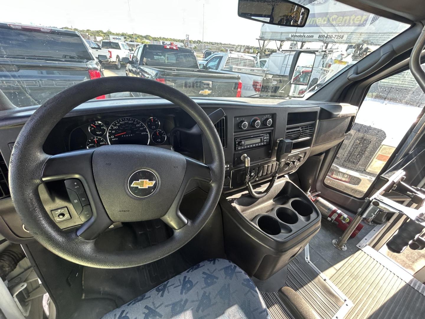 2010 White Chevrolet Express G4500 (1GB9G5AL7A1) with an 6.0L V8 OHV 32V TURBO DIESEL engine, 4-Speed Automatic transmission, located at 1687 Business 35 S, New Braunfels, TX, 78130, (830) 625-7159, 29.655487, -98.051491 - Photo#5