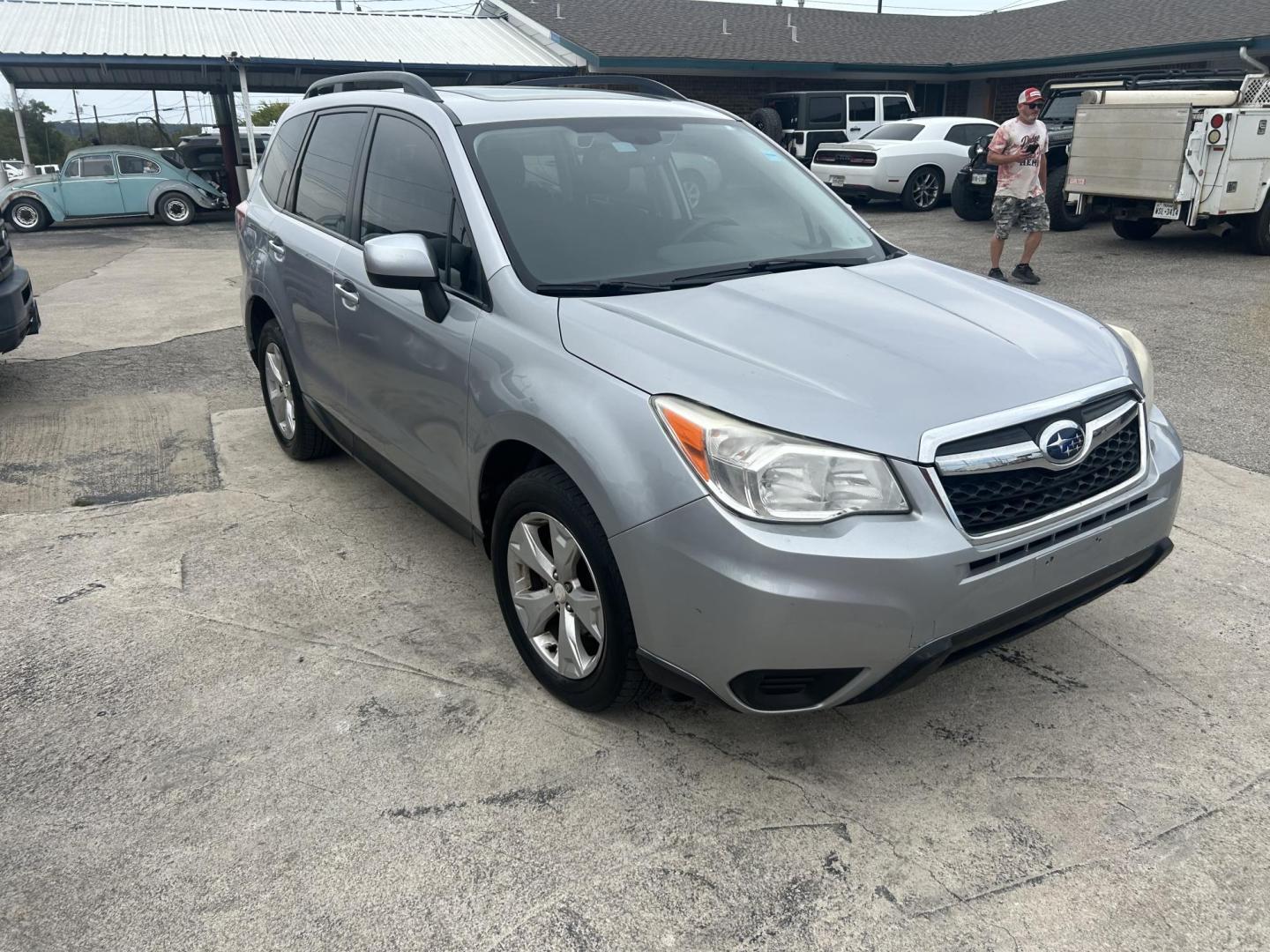 2015 Silver Subaru Forester 2.5i Premium (JF2SJAFC7FH) with an 2.5L H4 SOHC 16V engine, 6-Speed Automatic transmission, located at 1687 Business 35 S, New Braunfels, TX, 78130, (830) 625-7159, 29.655487, -98.051491 - Photo#1