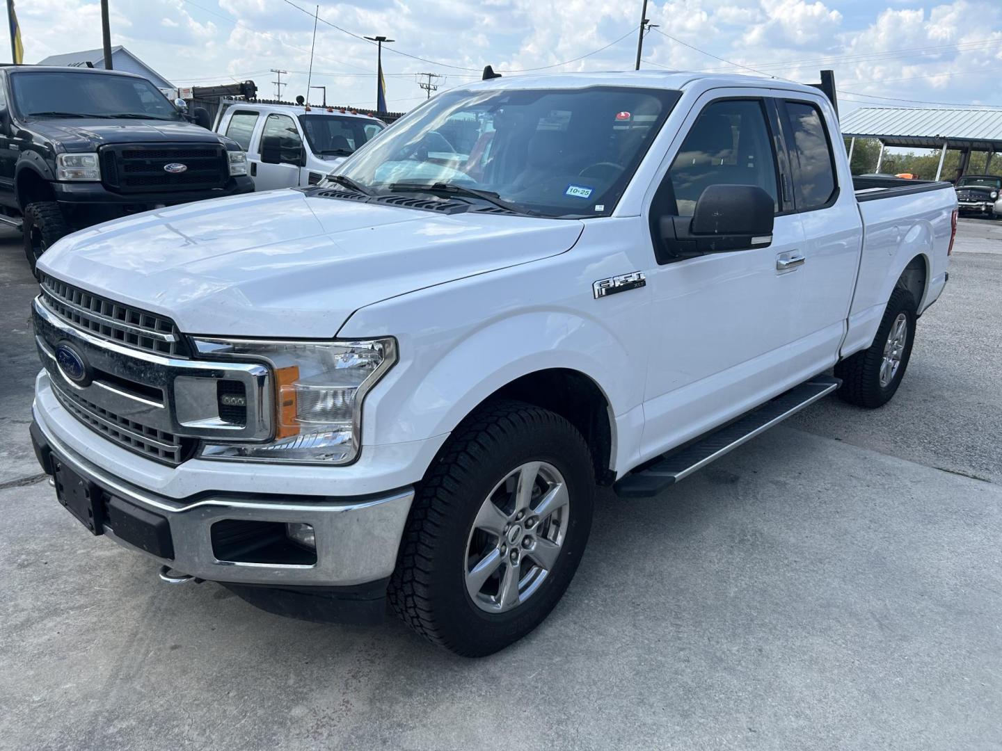 2019 White Ford F-150 Lariat SuperCab 6.5-ft. 4WD (1FTFX1E58KK) with an 5.0L V8 OHV 16V engine, 6A transmission, located at 1687 Business 35 S, New Braunfels, TX, 78130, (830) 625-7159, 29.655487, -98.051491 - Photo#0
