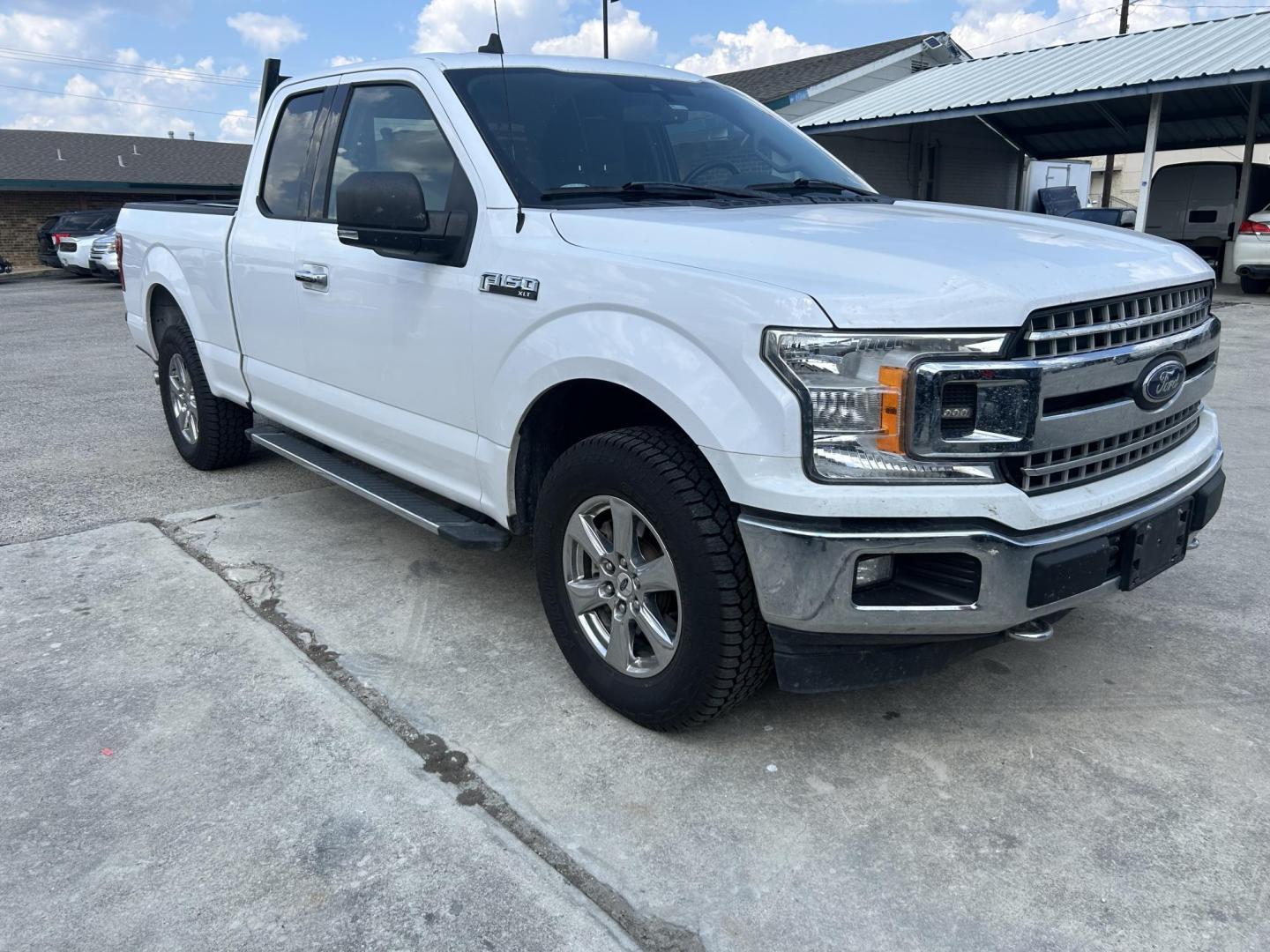 2019 White Ford F-150 Lariat SuperCab 6.5-ft. 4WD (1FTFX1E58KK) with an 5.0L V8 OHV 16V engine, 6A transmission, located at 1687 Business 35 S, New Braunfels, TX, 78130, (830) 625-7159, 29.655487, -98.051491 - Photo#4