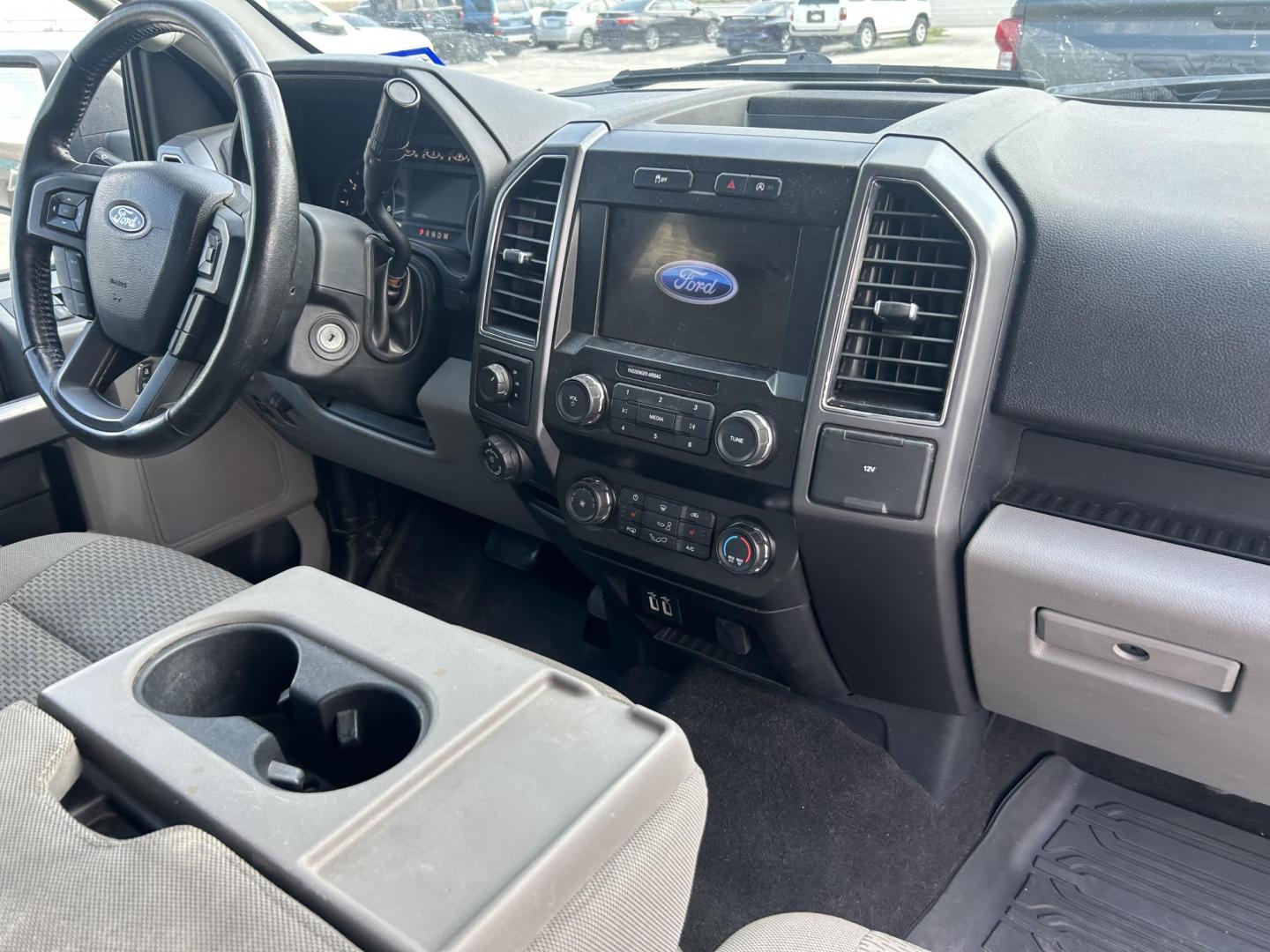 2019 White Ford F-150 Lariat SuperCab 6.5-ft. 4WD (1FTFX1E58KK) with an 5.0L V8 OHV 16V engine, 6A transmission, located at 1687 Business 35 S, New Braunfels, TX, 78130, (830) 625-7159, 29.655487, -98.051491 - Photo#9