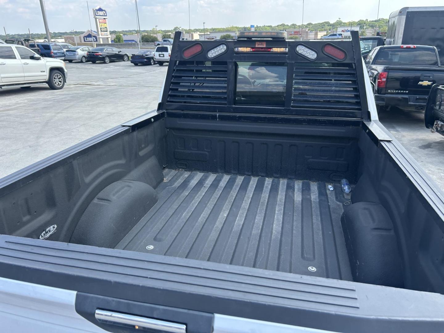 2019 White Ford F-150 Lariat SuperCab 6.5-ft. 4WD (1FTFX1E58KK) with an 5.0L V8 OHV 16V engine, 6A transmission, located at 1687 Business 35 S, New Braunfels, TX, 78130, (830) 625-7159, 29.655487, -98.051491 - Photo#2