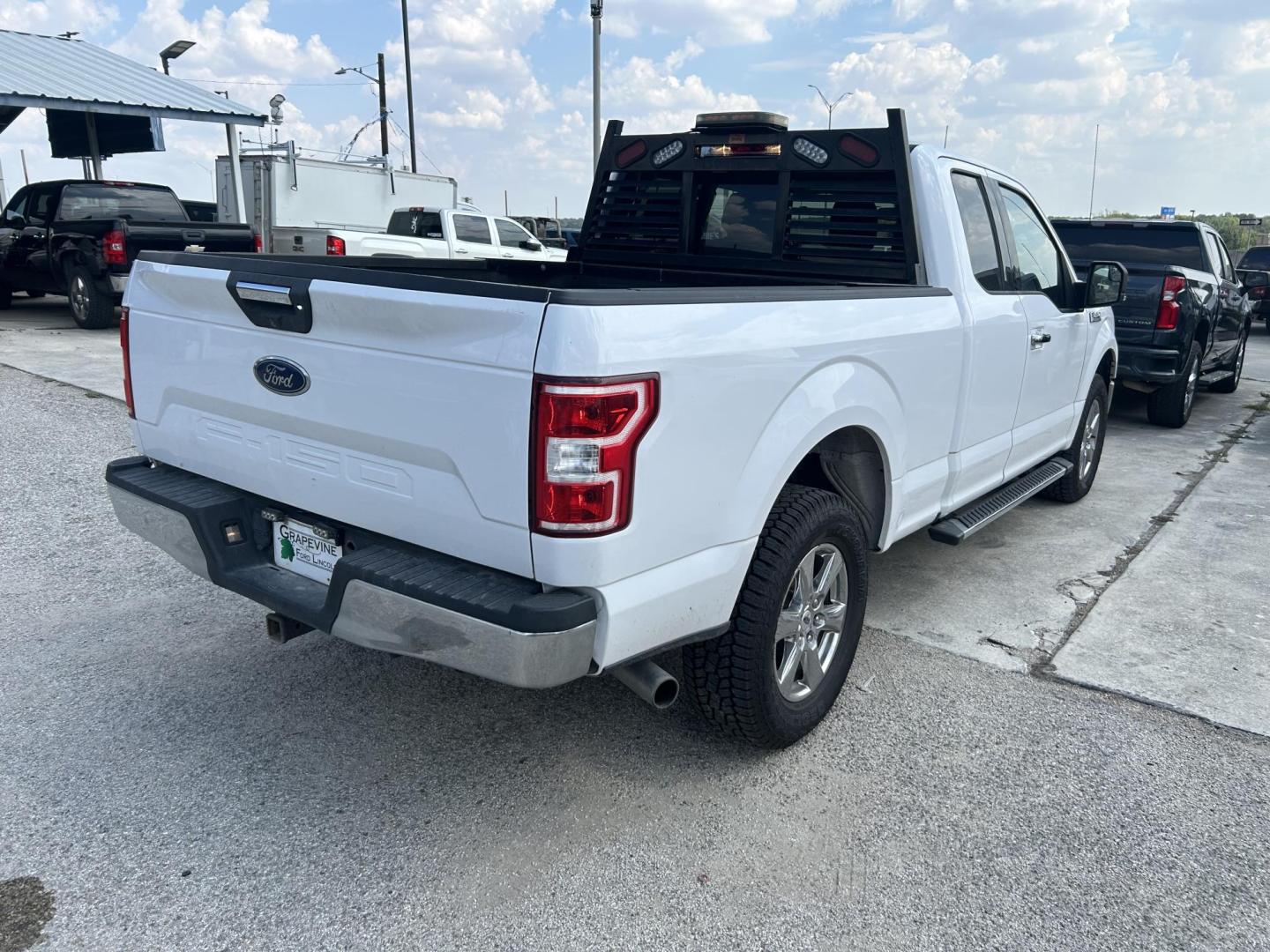 2019 White Ford F-150 Lariat SuperCab 6.5-ft. 4WD (1FTFX1E58KK) with an 5.0L V8 OHV 16V engine, 6A transmission, located at 1687 Business 35 S, New Braunfels, TX, 78130, (830) 625-7159, 29.655487, -98.051491 - Photo#3