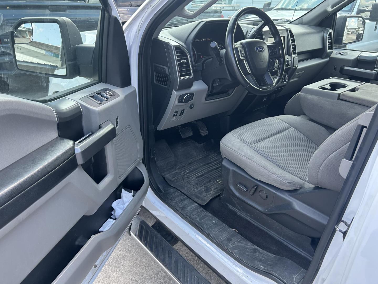 2019 White Ford F-150 Lariat SuperCab 6.5-ft. 4WD (1FTFX1E58KK) with an 5.0L V8 OHV 16V engine, 6A transmission, located at 1687 Business 35 S, New Braunfels, TX, 78130, (830) 625-7159, 29.655487, -98.051491 - Photo#5
