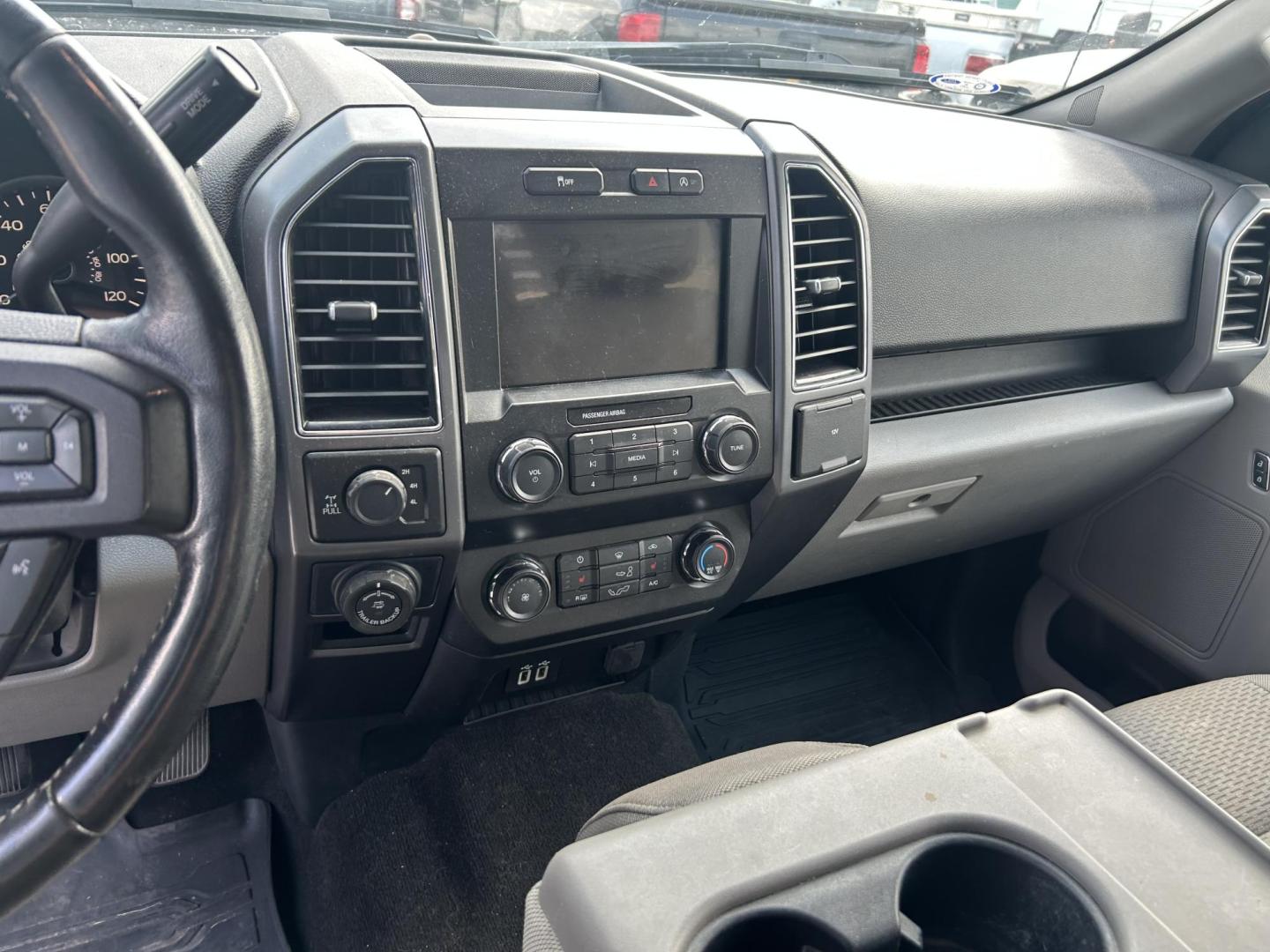 2019 White Ford F-150 Lariat SuperCab 6.5-ft. 4WD (1FTFX1E58KK) with an 5.0L V8 OHV 16V engine, 6A transmission, located at 1687 Business 35 S, New Braunfels, TX, 78130, (830) 625-7159, 29.655487, -98.051491 - Photo#11