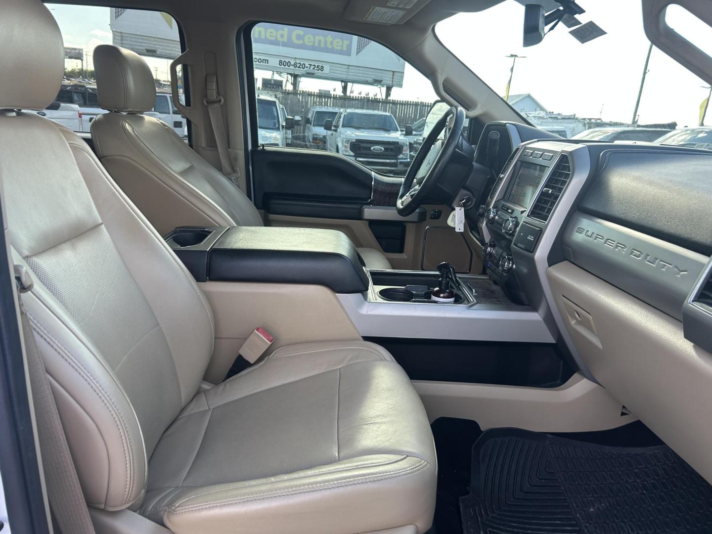 2019 White Ford F-350 SD Lariat Crew Cab 4WD (1FT8W3BT0KE) with an 6.7L V8 OHV 16V DIESEL engine, 6A transmission, located at 1687 Business 35 S, New Braunfels, TX, 78130, (830) 625-7159, 29.655487, -98.051491 - Photo#8